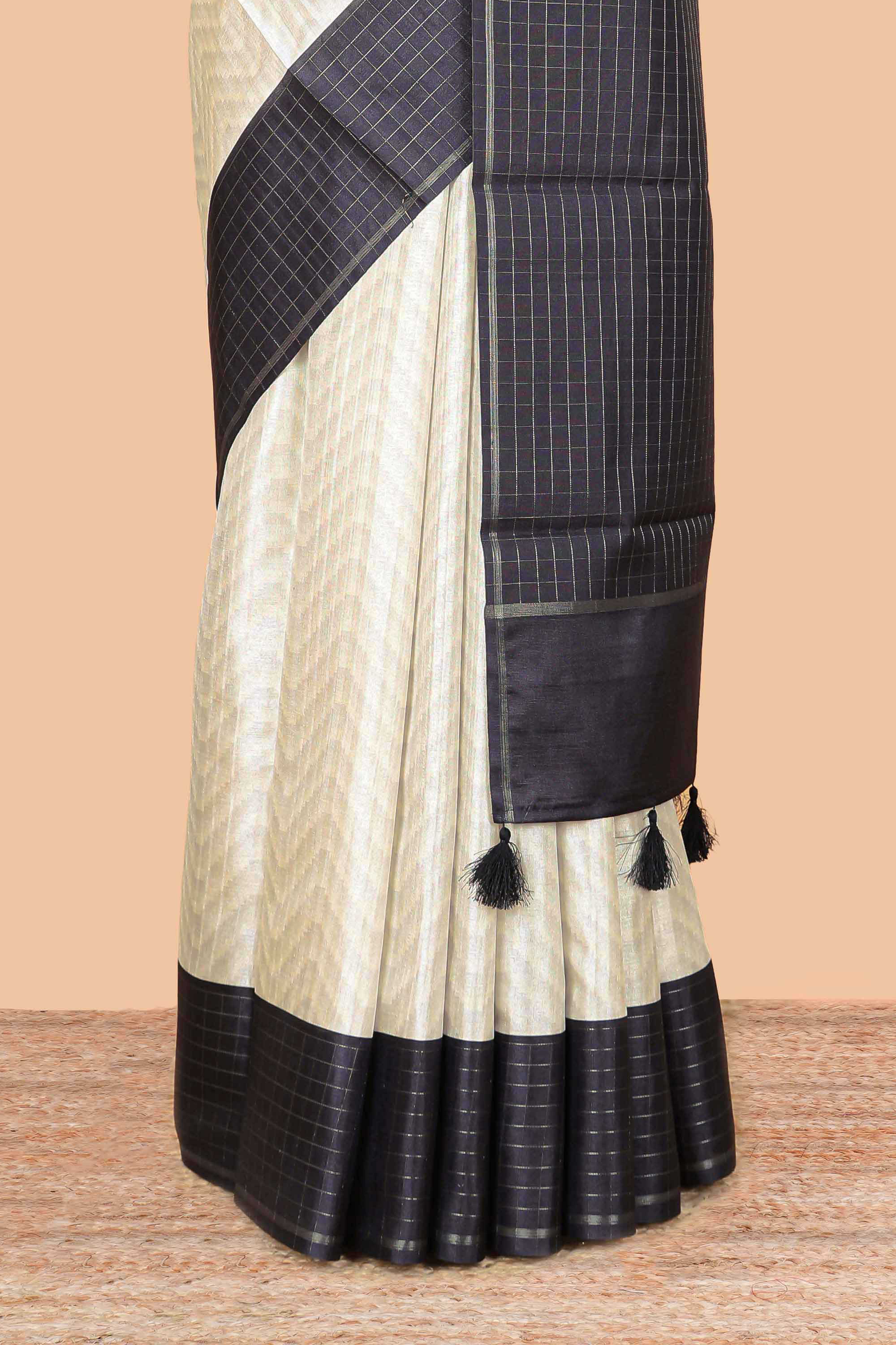 Matching pallu styling
