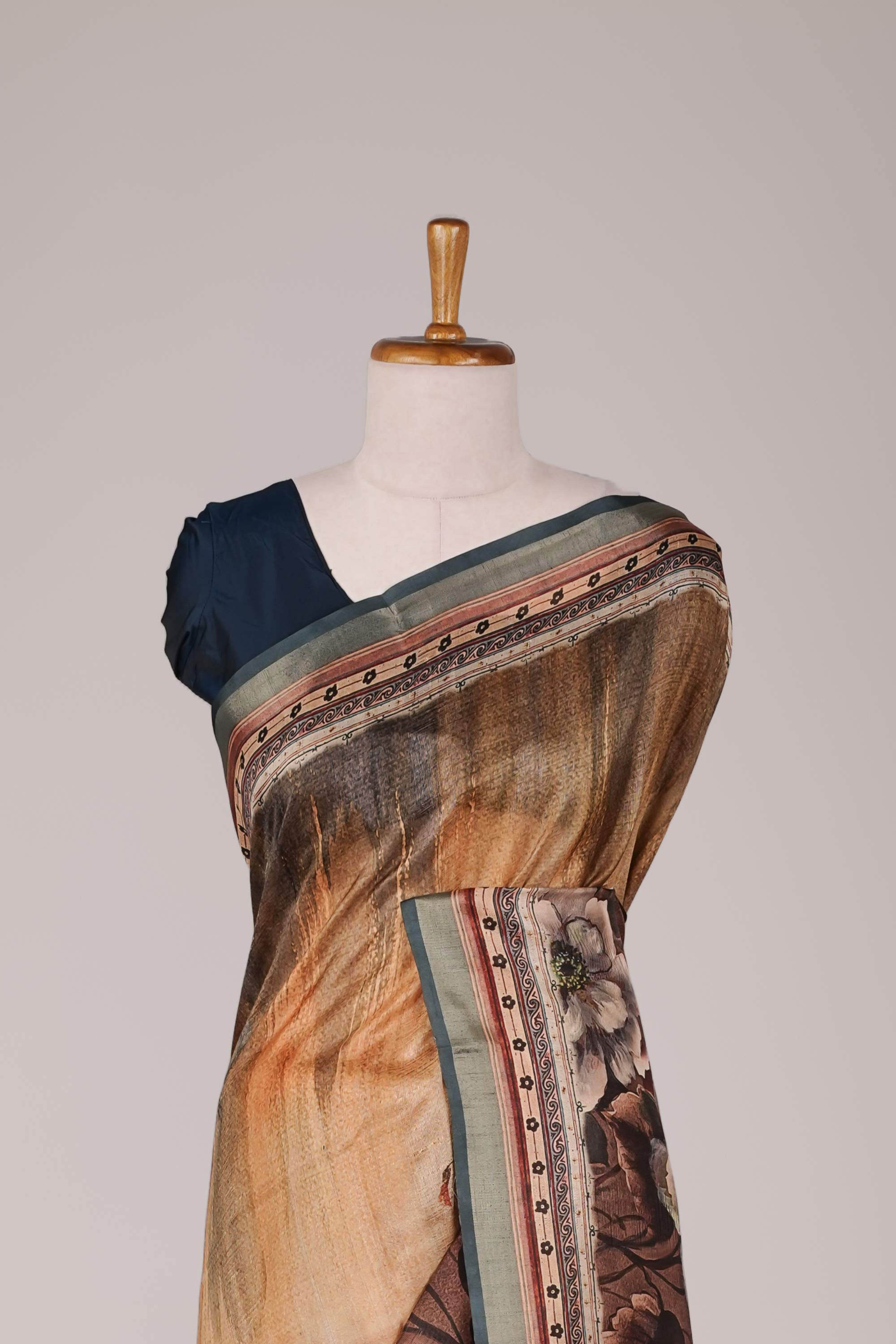 Pallu highlight contrast saree