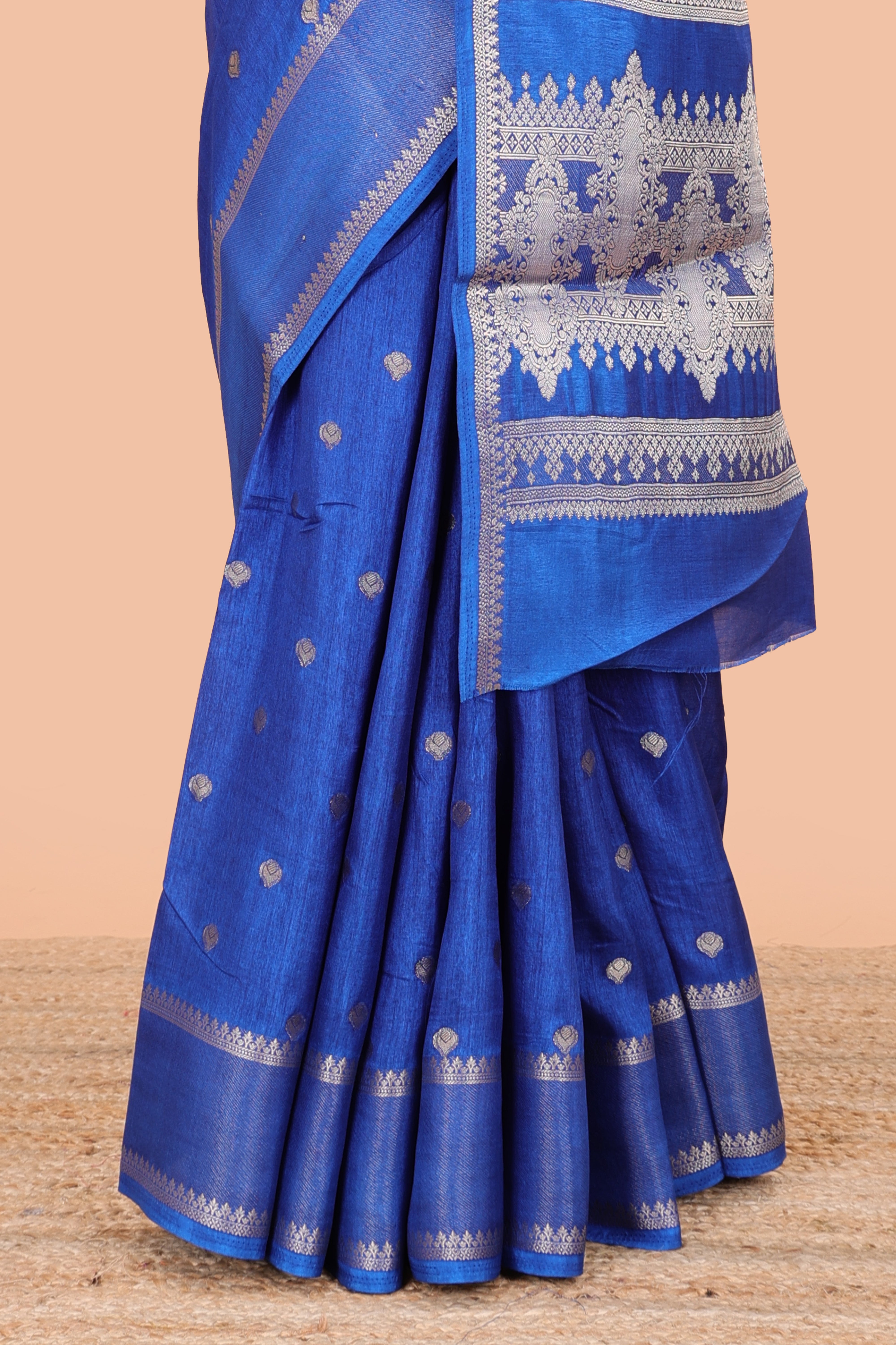 Rich pallu styling