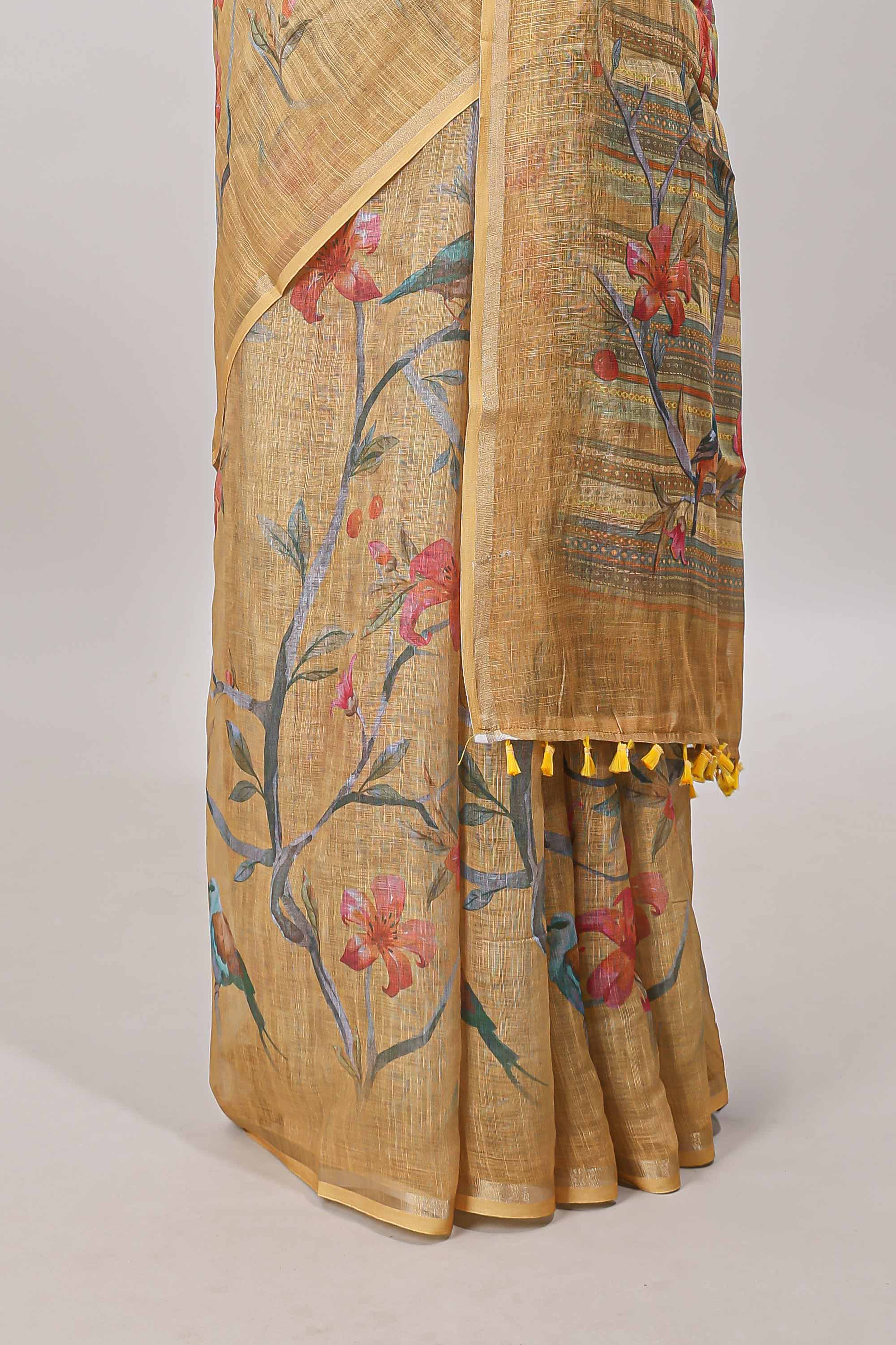 Sandal matching printed blouse saree