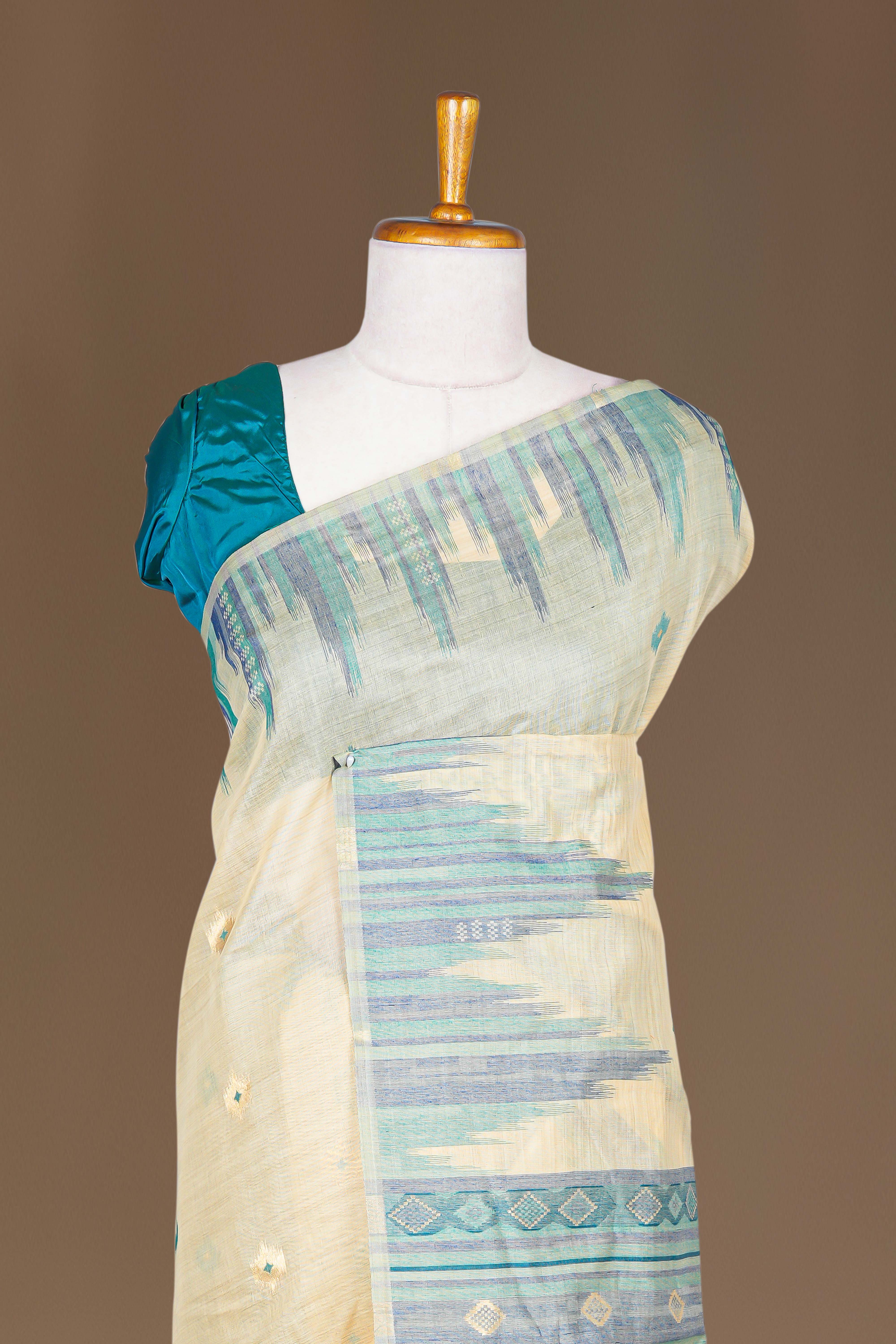 Sandal multicolor pallu saree