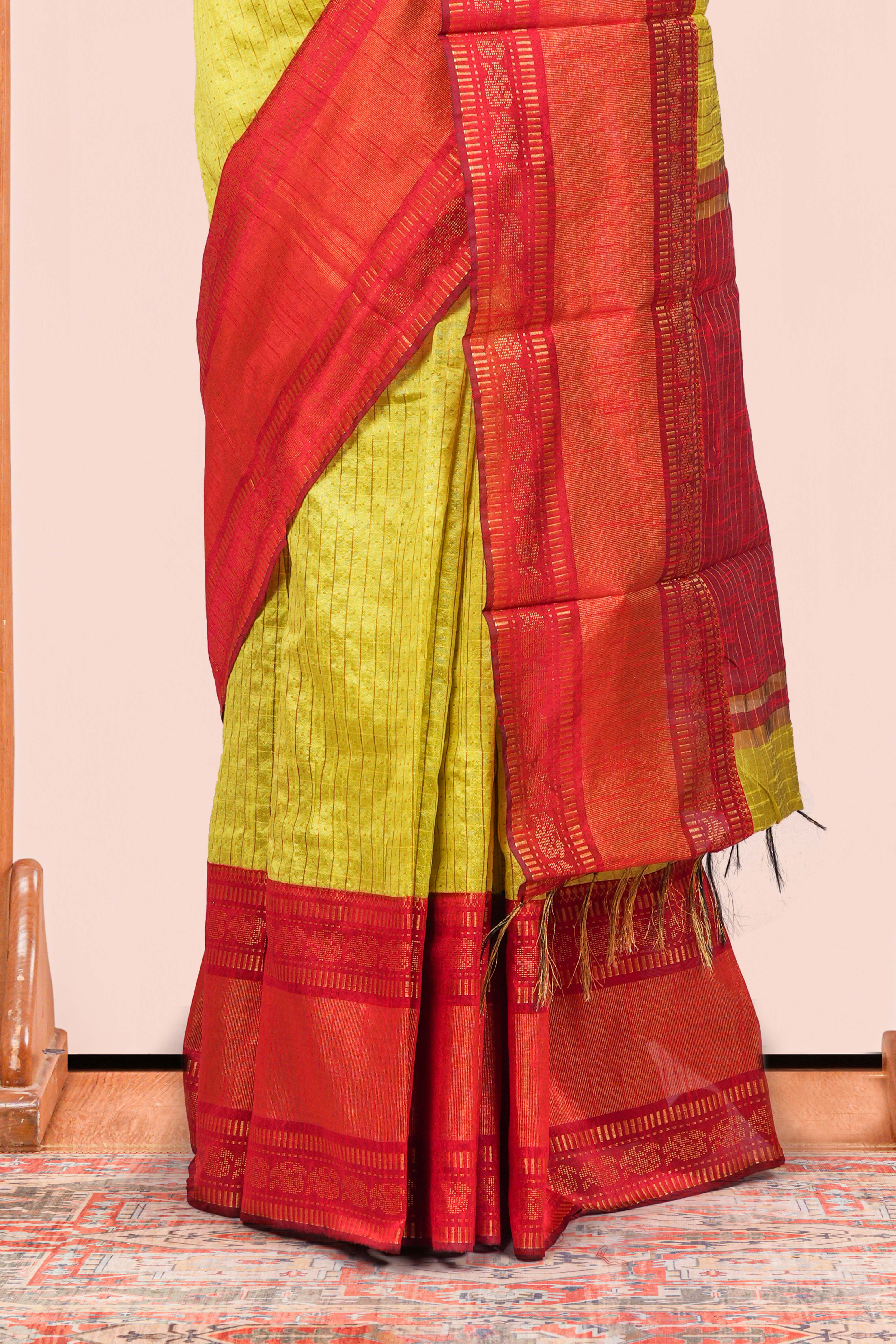 Striped motif pallu