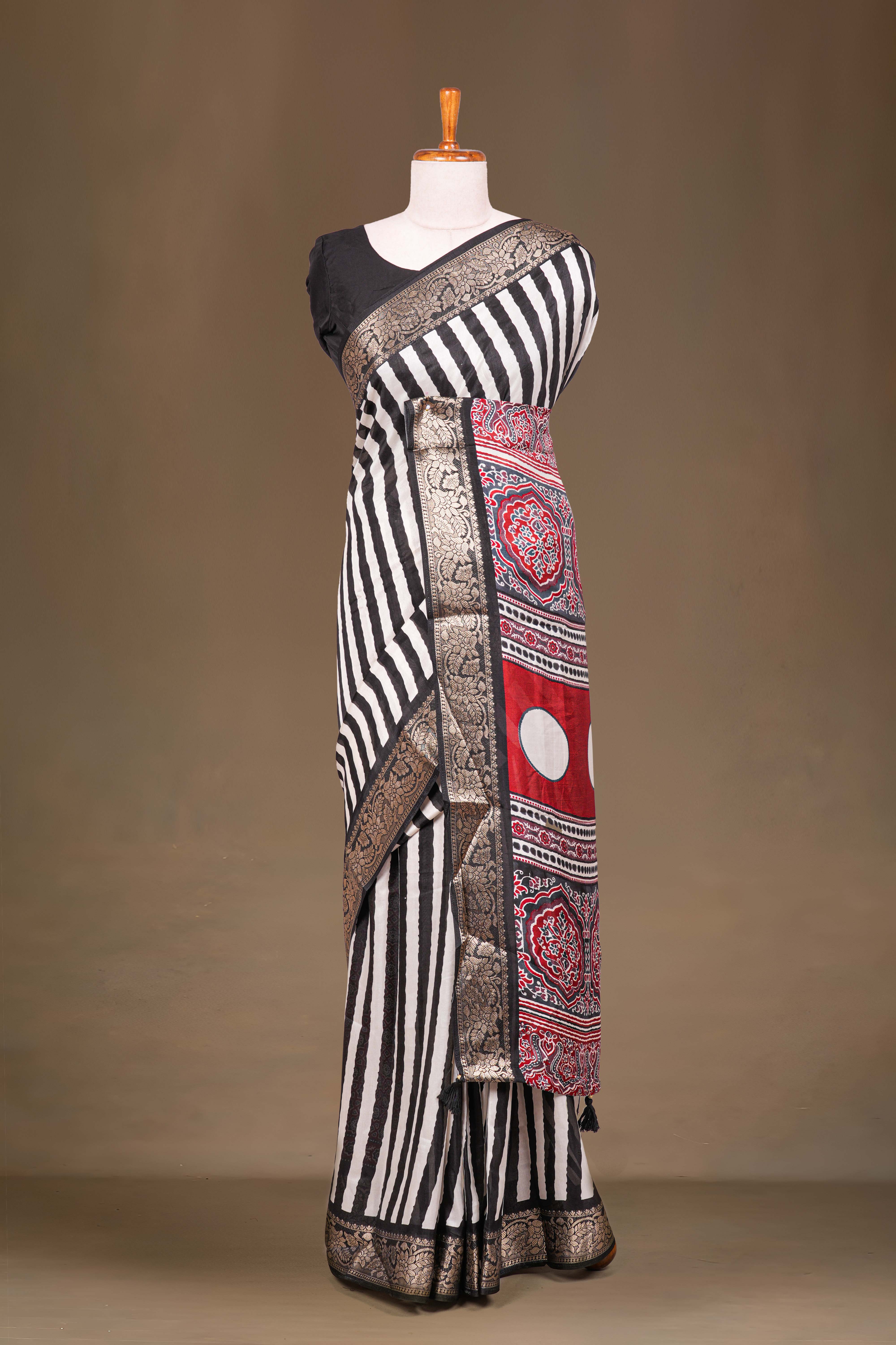 Vertical stripe detailing