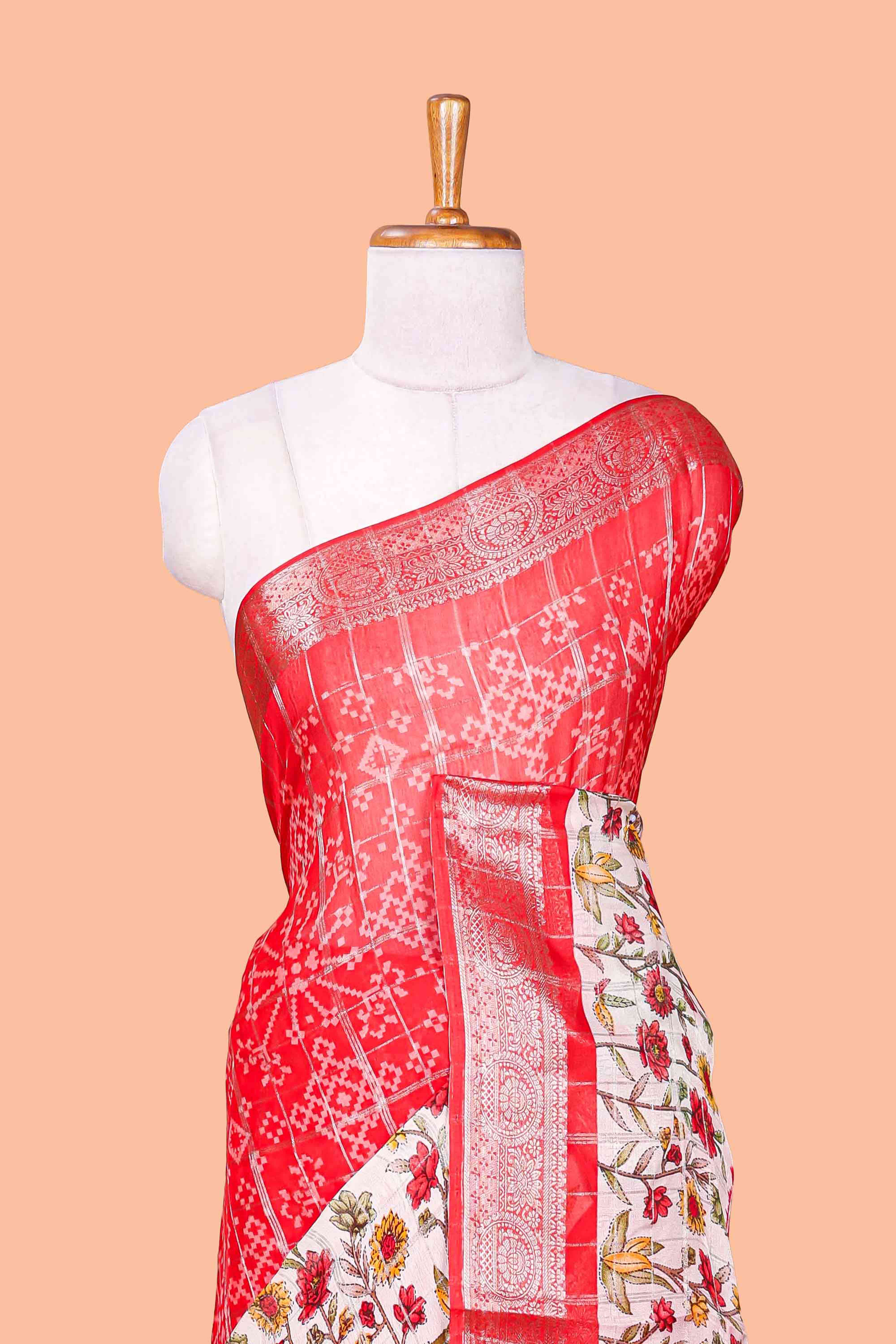 Zari edge accents