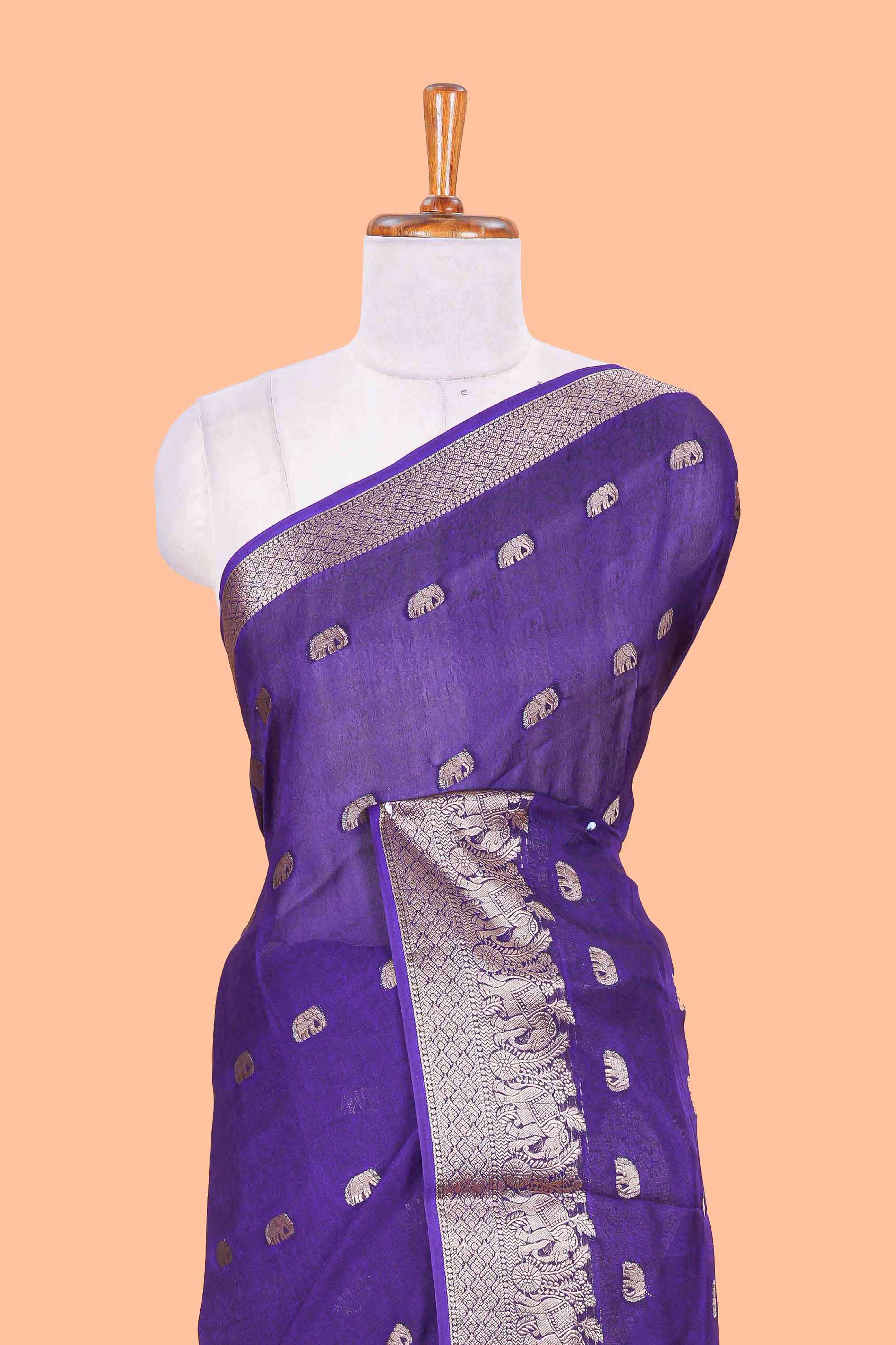 Zari edge border accent
