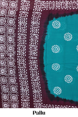 contrast border detail decorative pallu design