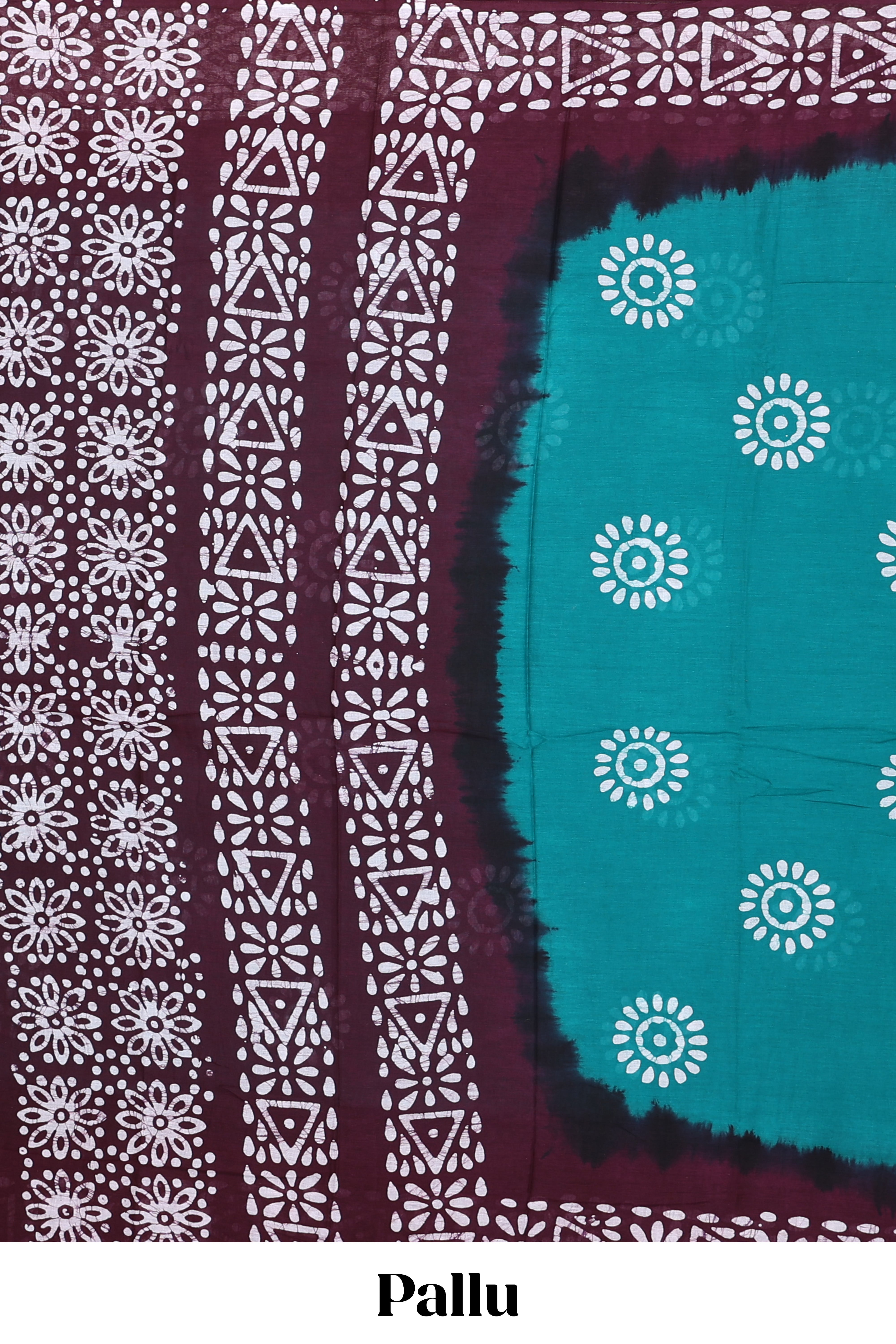 contrast border detail decorative pallu design