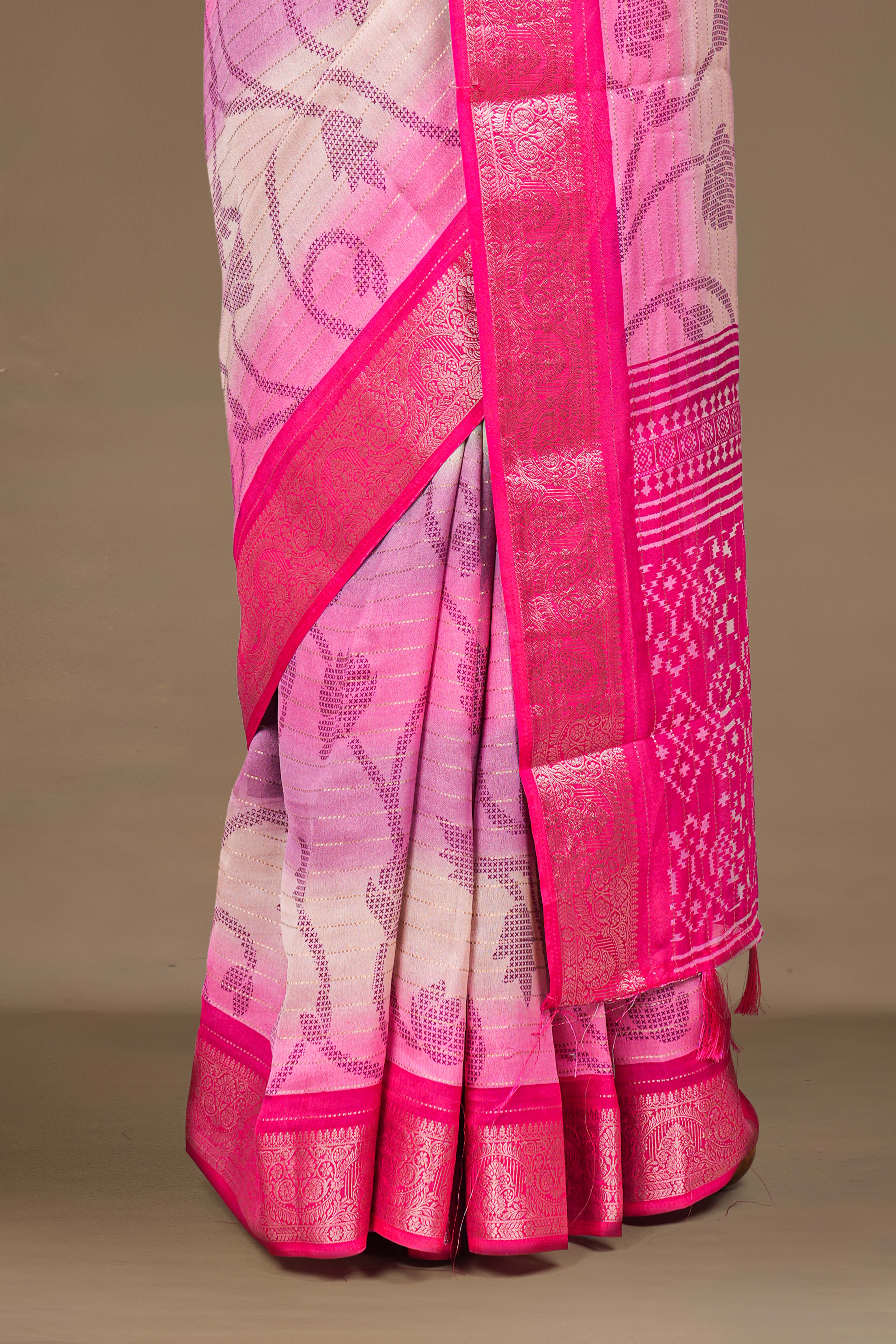 white Contrasting pallu feature