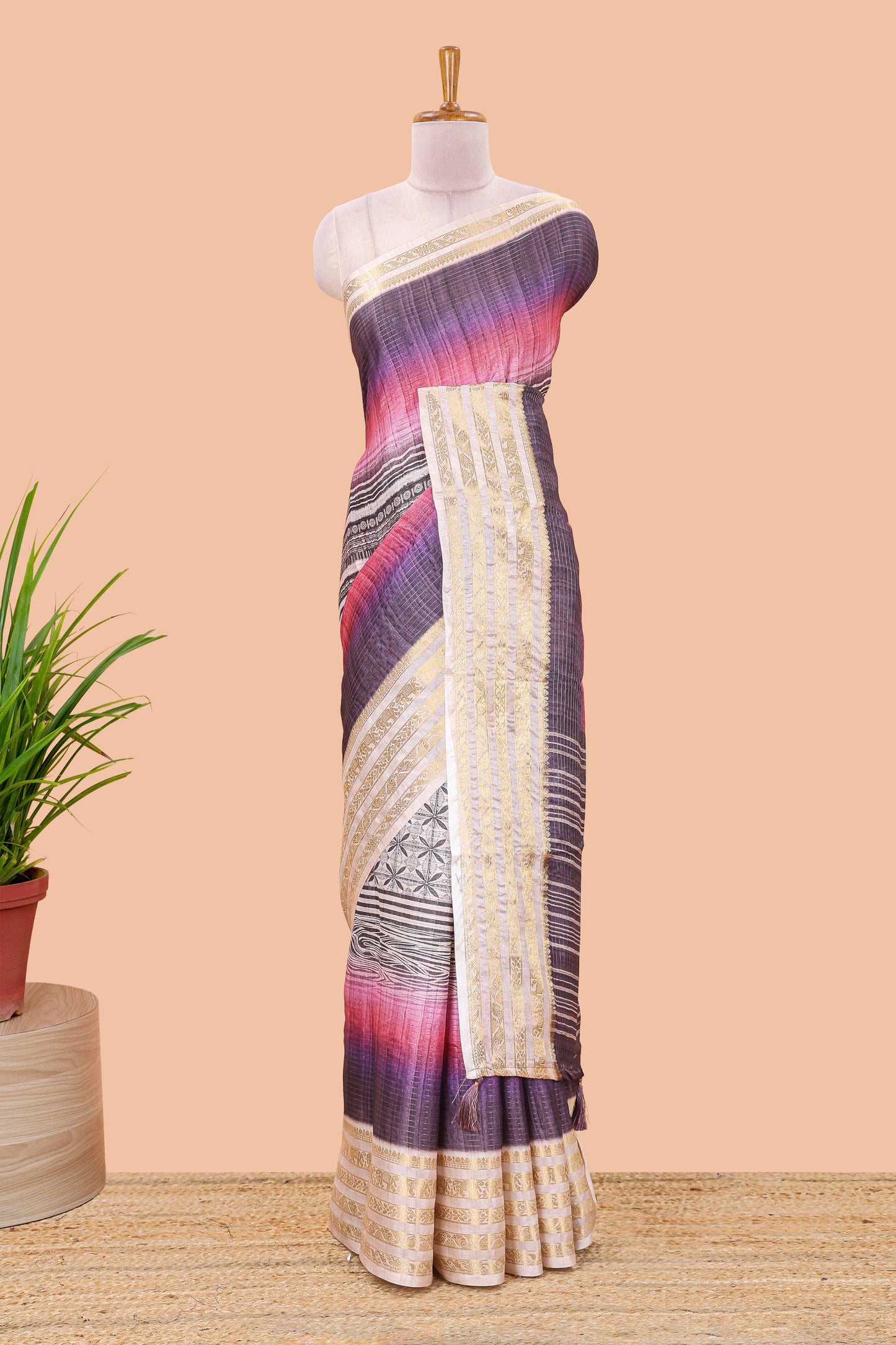 Lavender dola silk saree featuring geometric block print and contrast zari border