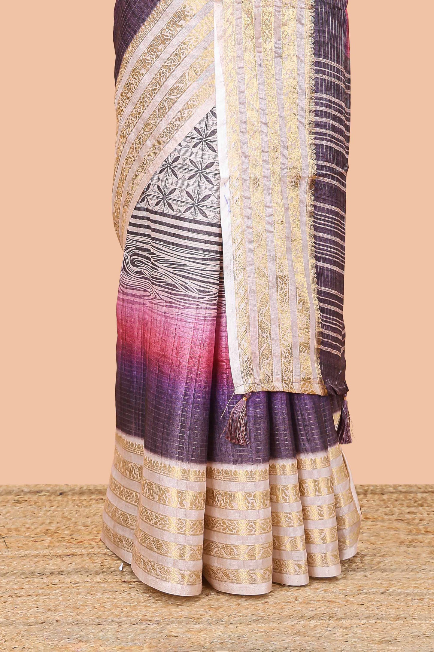 Lavender dola silk saree featuring geometric block print and contrast zari border