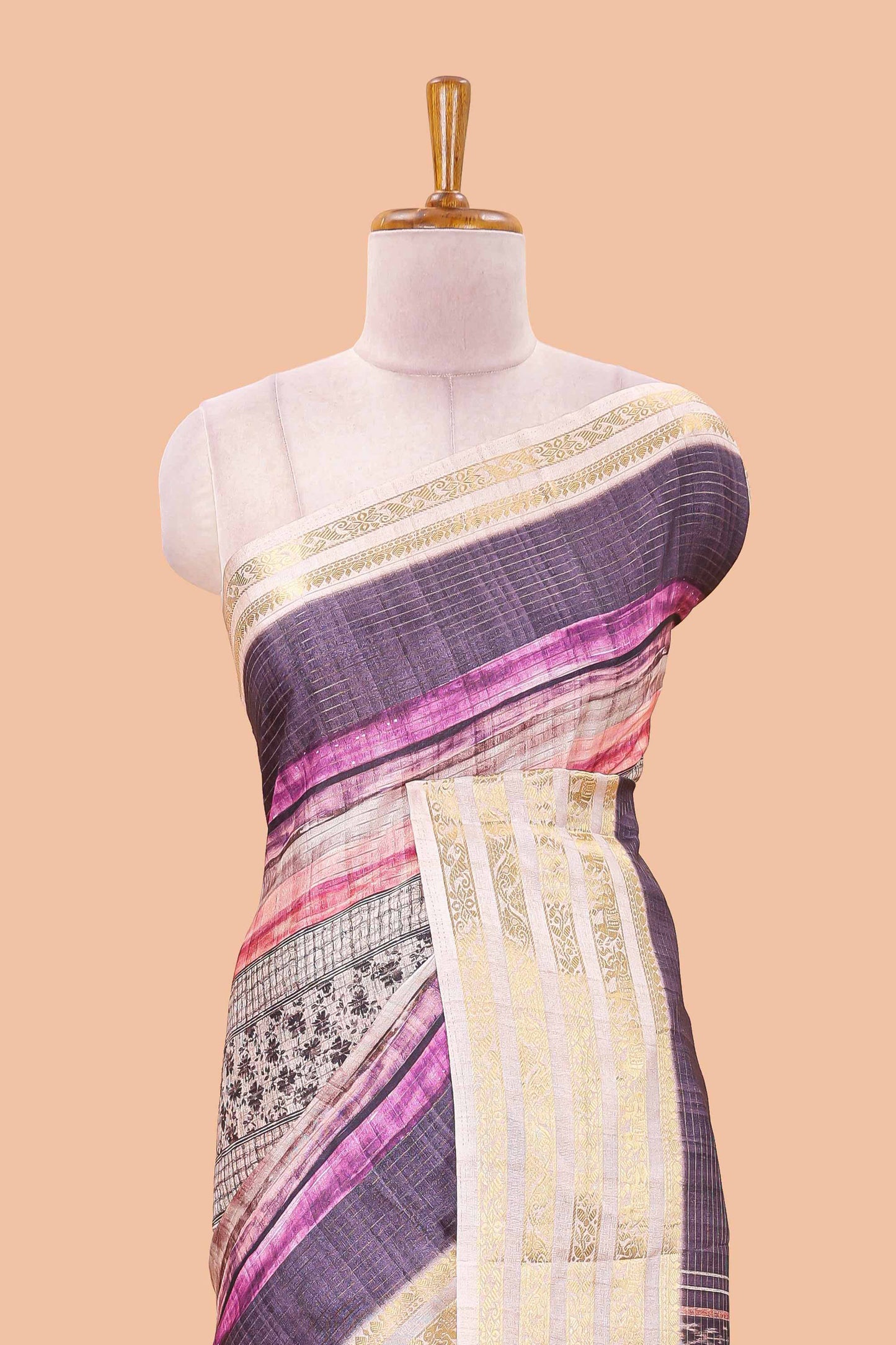 Lavender dola silk saree featuring monochrome fusion print and contrast zari border