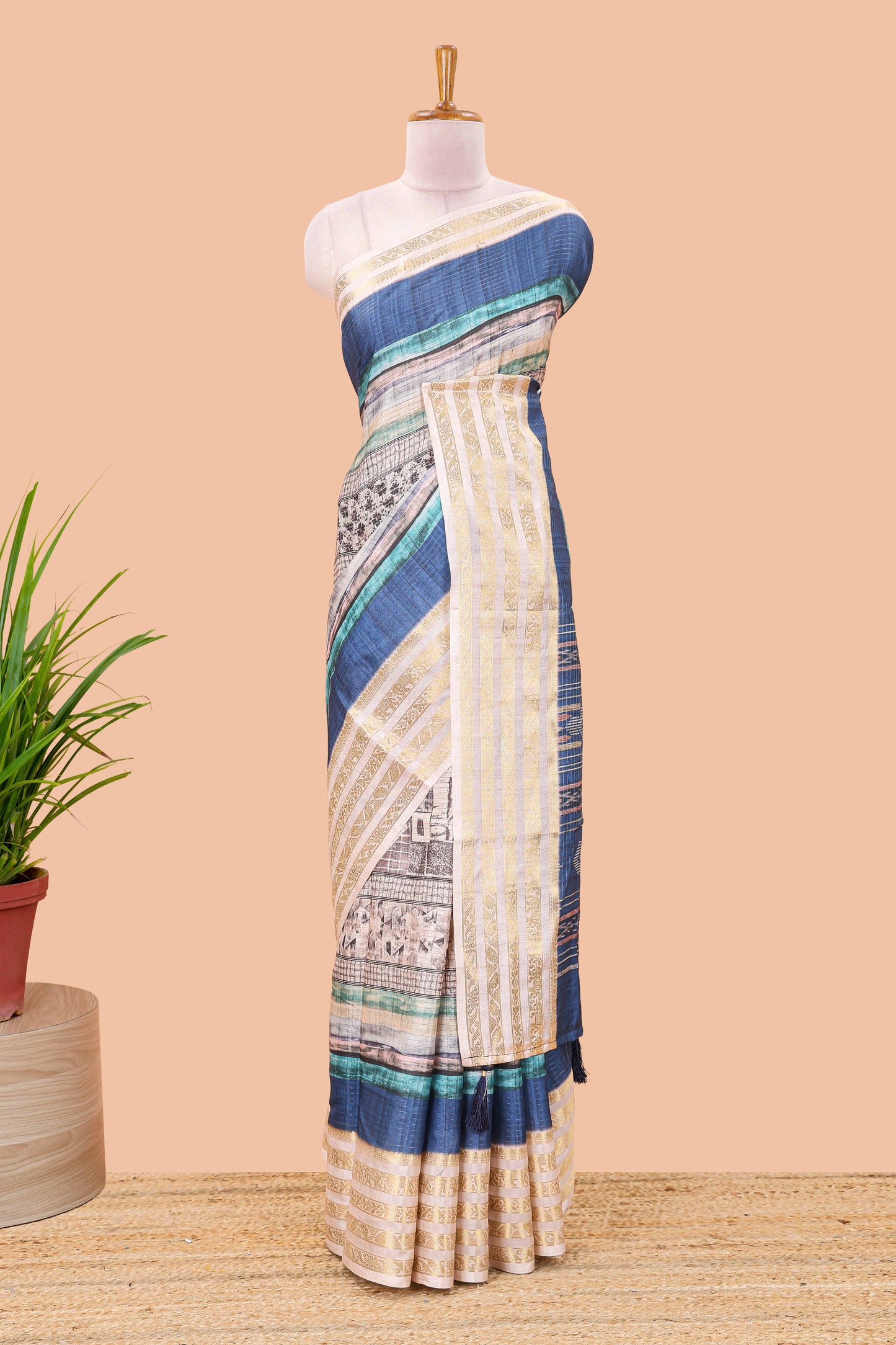 Blue dola silk saree featuring monochrome fusion print and contrast zari border