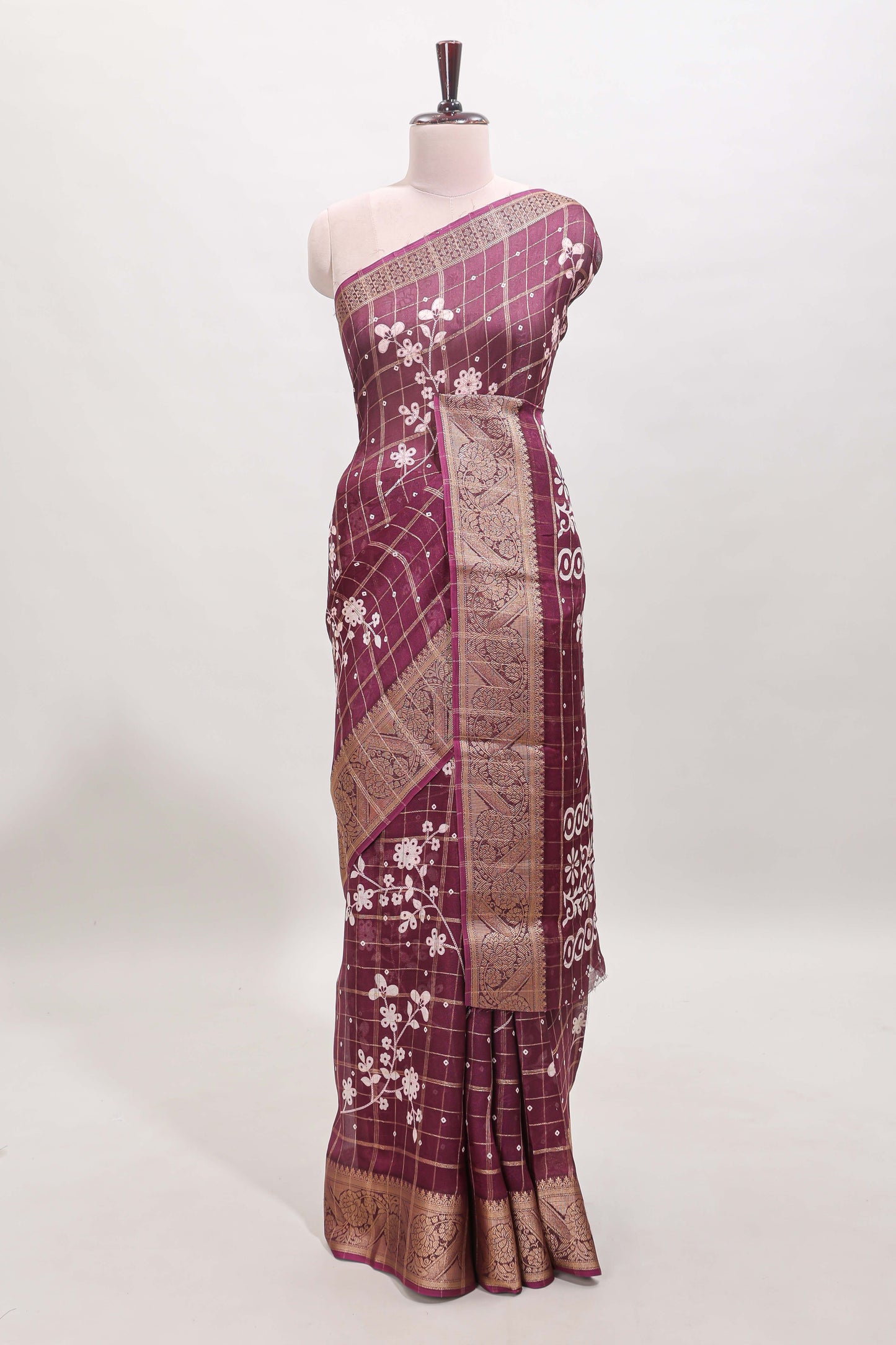 Onion pink checked floral design dola saree with self zari border and matching blouse