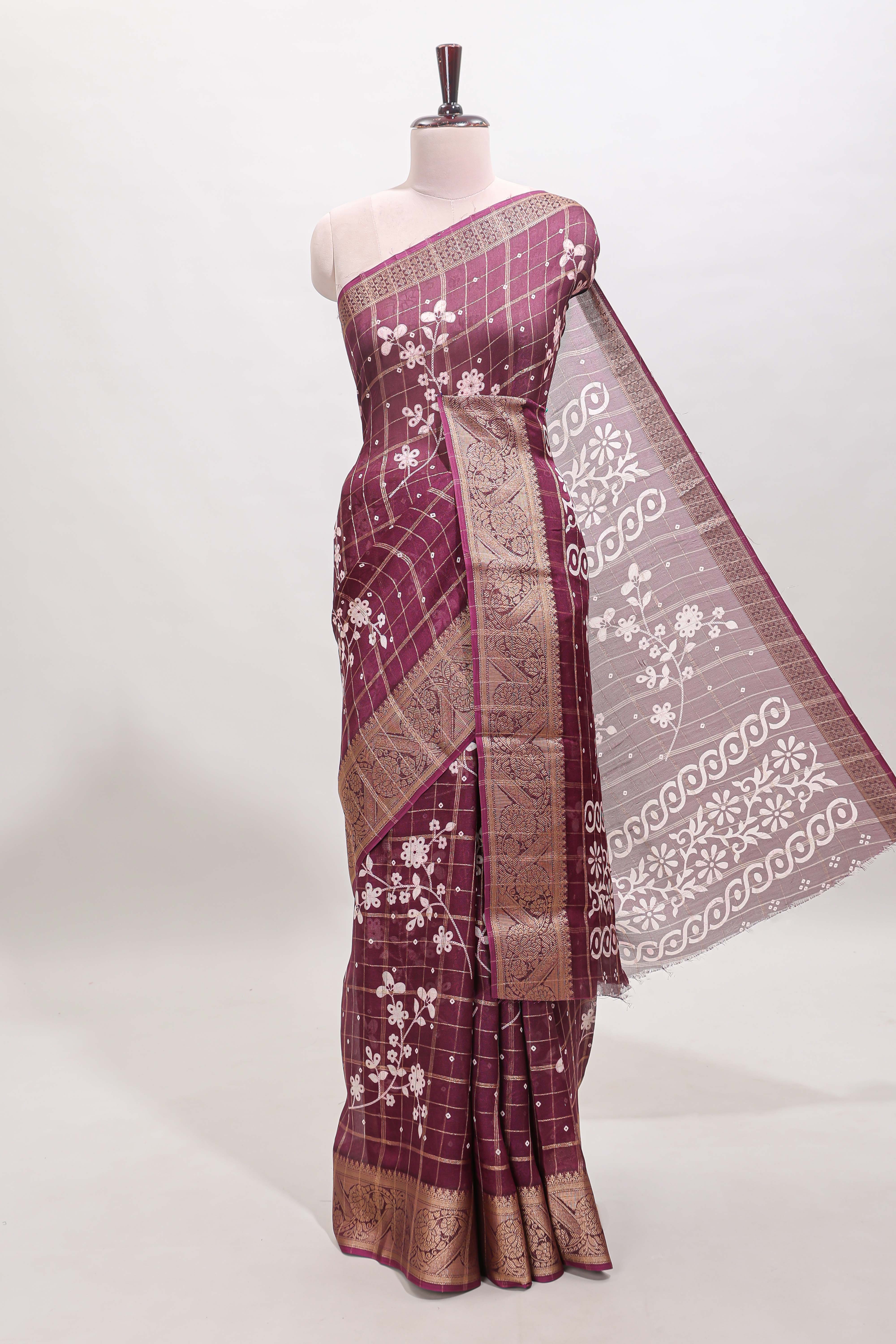 Onion pink checked floral design dola saree with self zari border and matching blouse