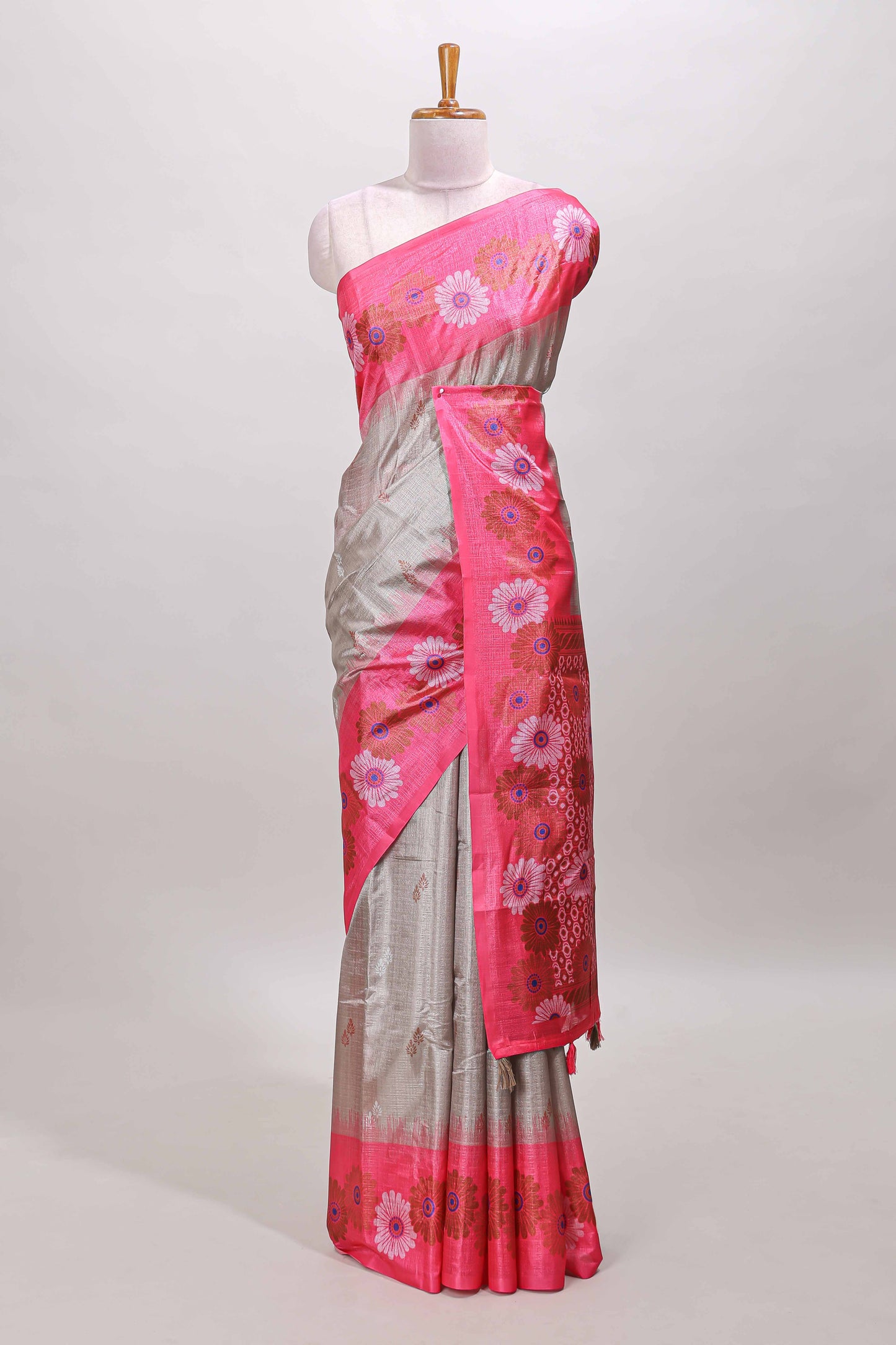 Brown floral design motifs tussar sarees with contrast floral print border and printed pallu