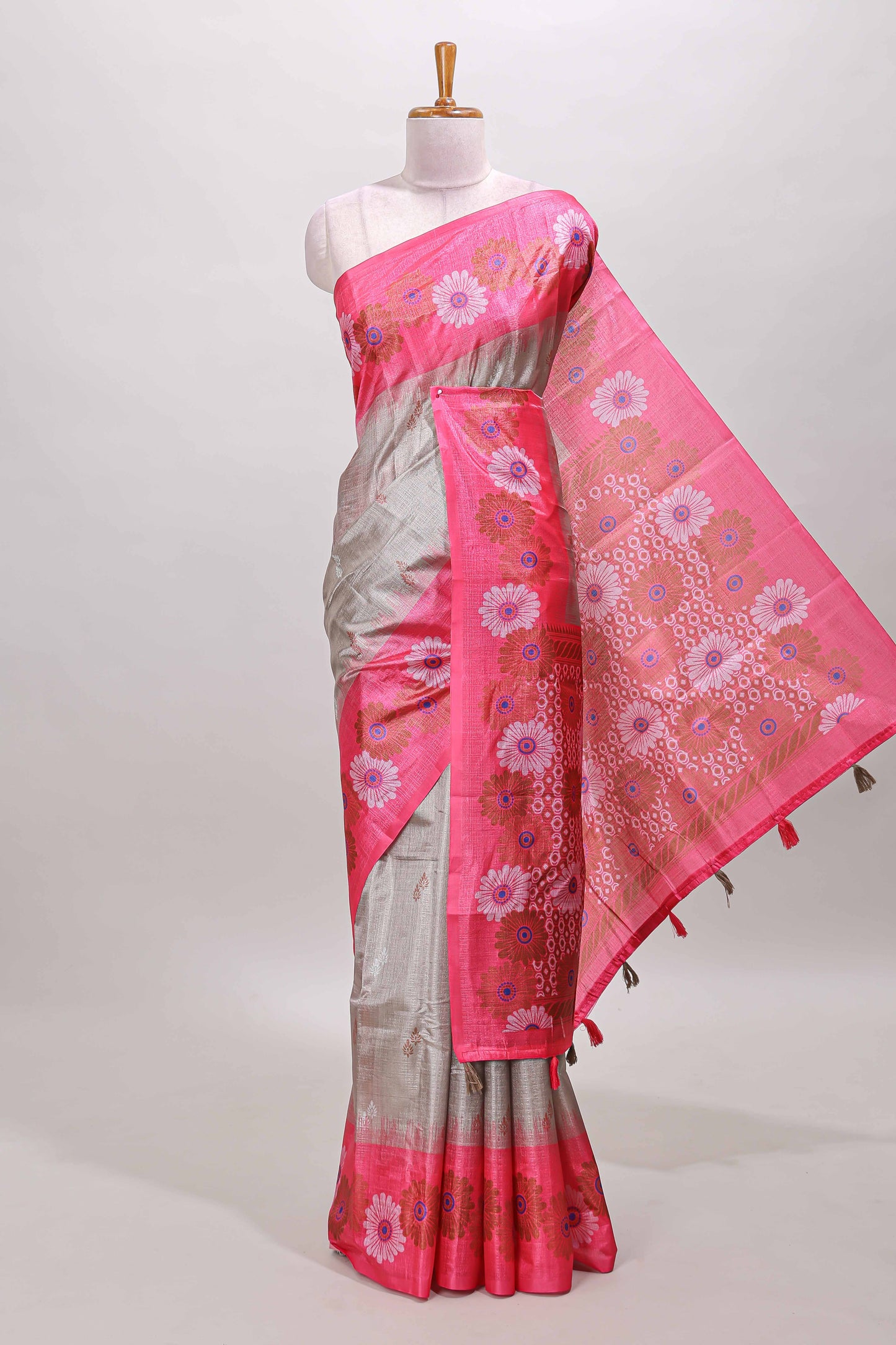 Brown floral design motifs tussar sarees with contrast floral print border and printed pallu