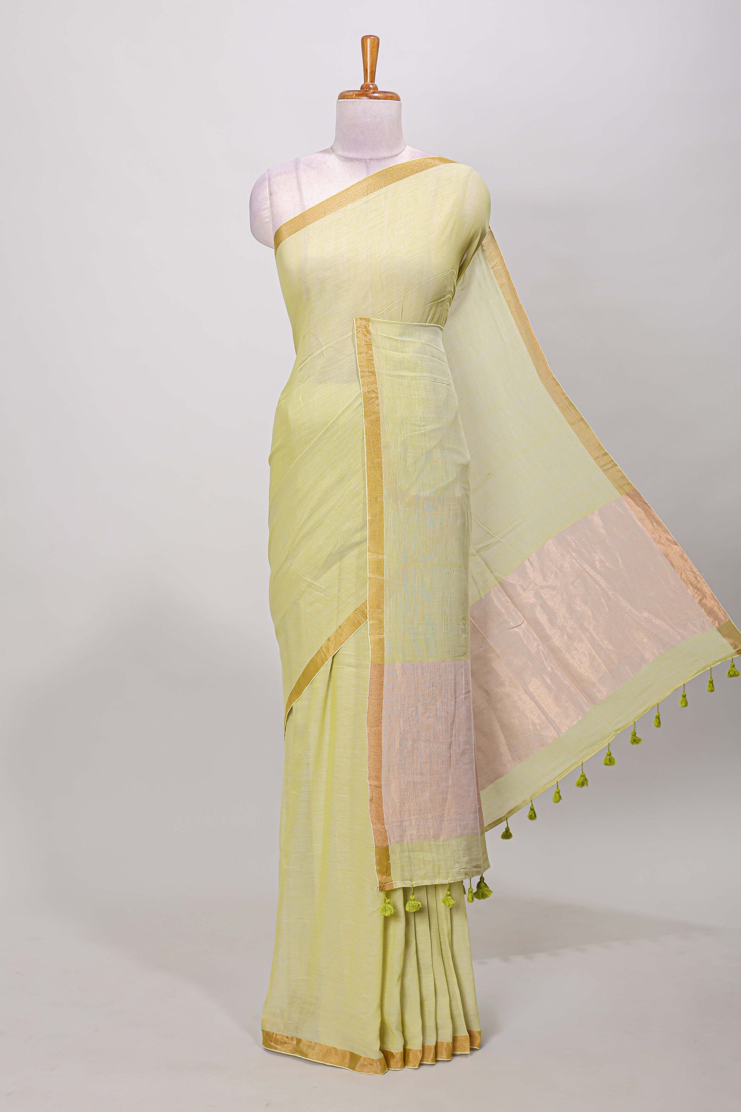 Green plain south cotton saree with zari border and pallu