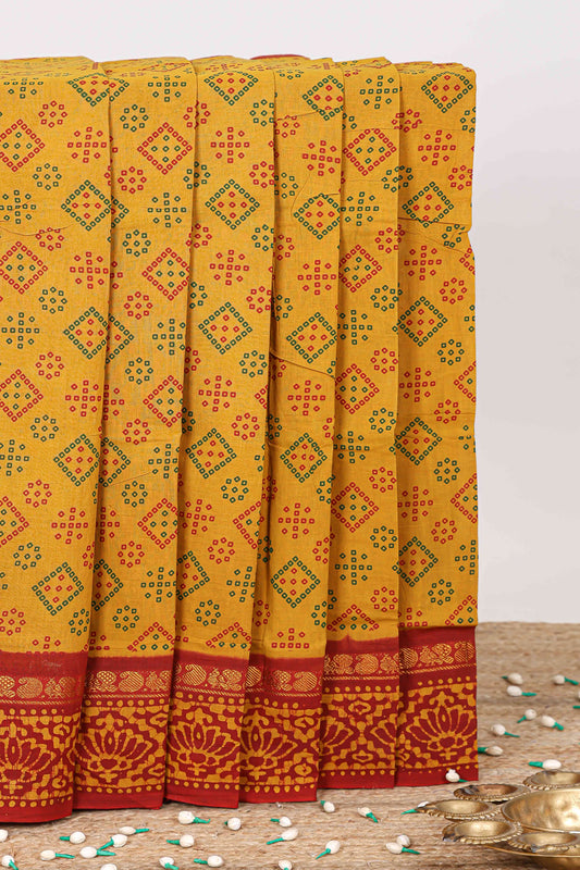 Yellow geometric design sungudi cotton saree with contrast border and pallu
