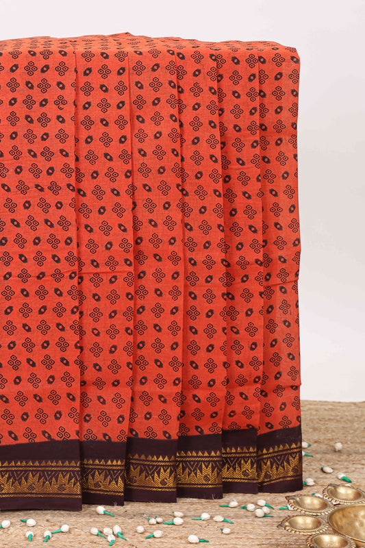 Orange small motifs sungudi cotton saree with contrast zari border and striped pallu
