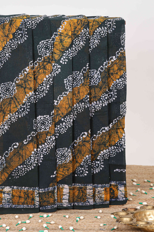 Black batik print sungudi cotton saree with self border and pallu