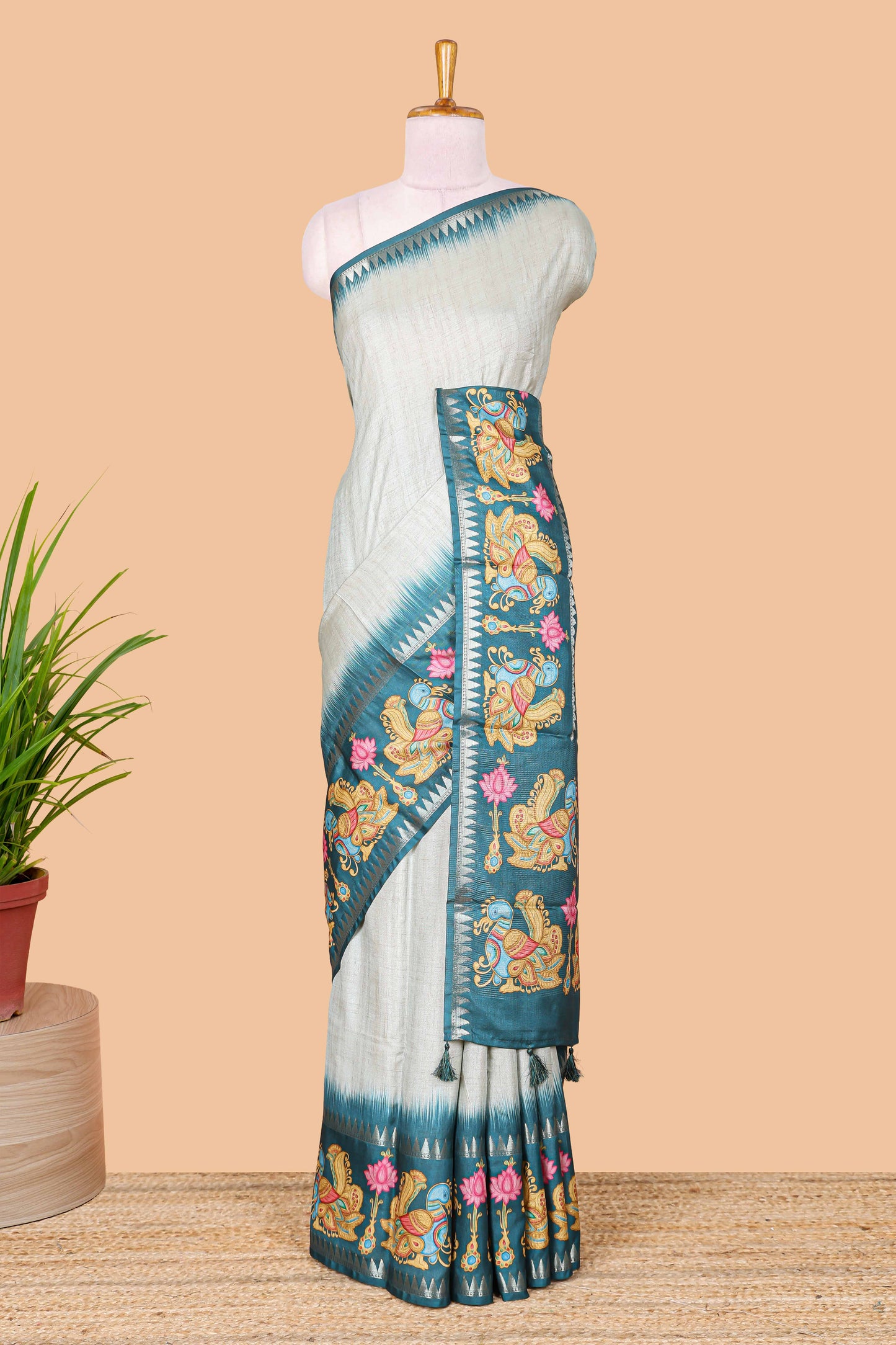 Green plain art tussar silk saree with contrast annam bird and lotus theme border and printed pallu