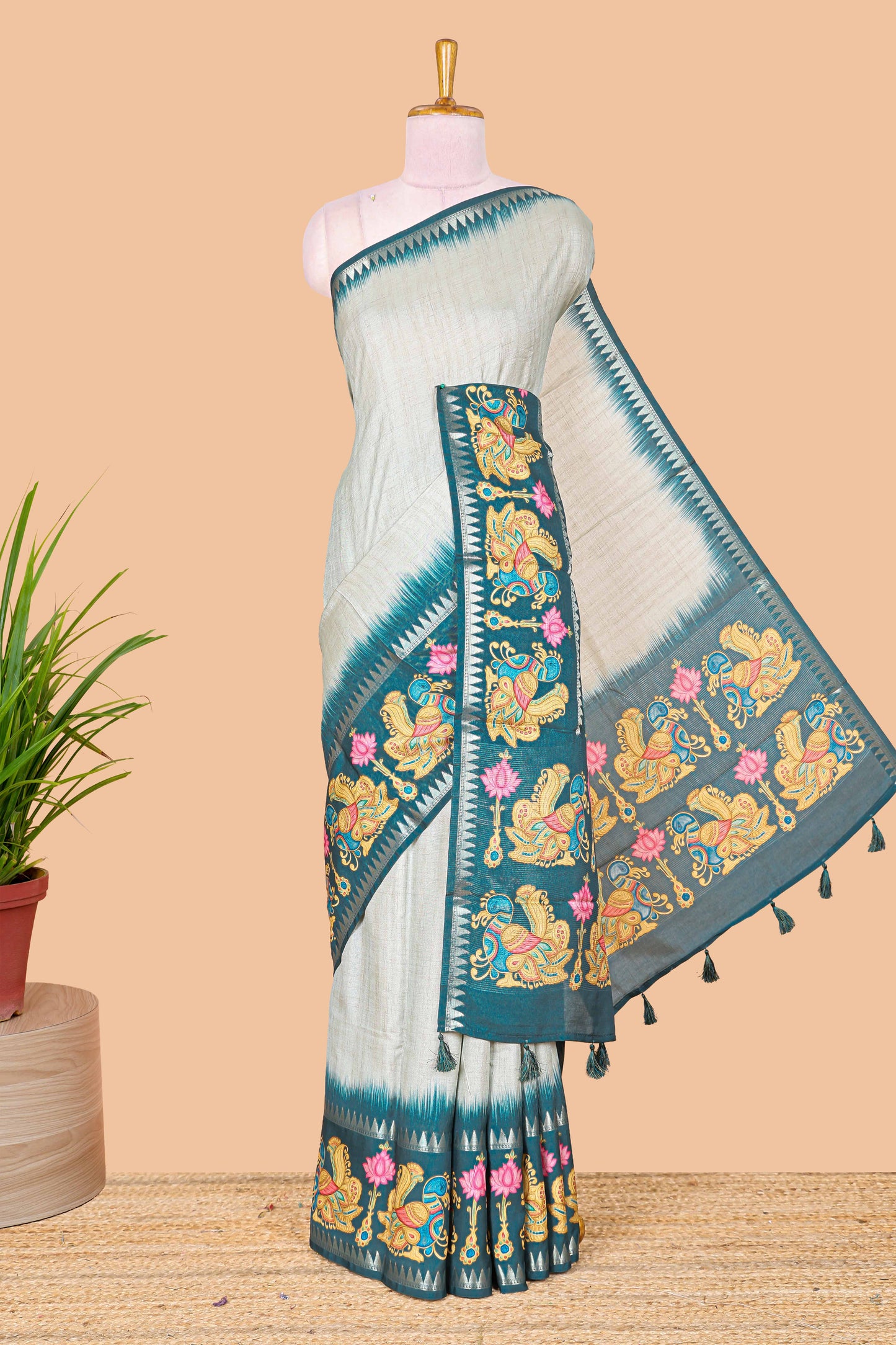 Green plain art tussar silk saree with contrast annam bird and lotus theme border and printed pallu
