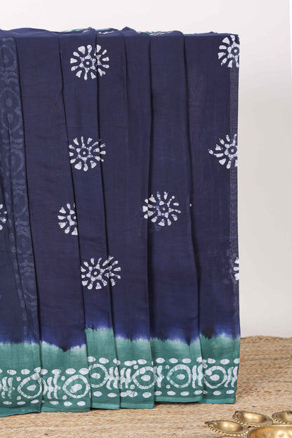 Blue batik print floral butta sungudi cotton saree with contrast border and pallu
