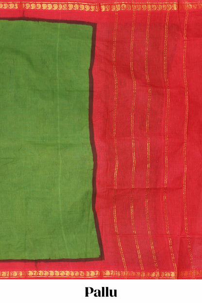 Green plain sungudi cotton saree with contrast zari border and pallu