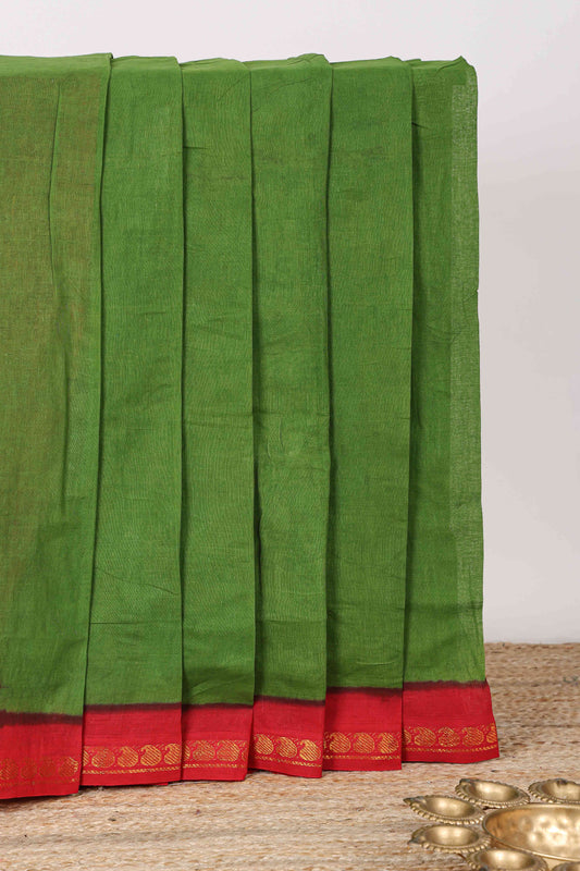 Green plain sungudi cotton saree with contrast zari border and pallu