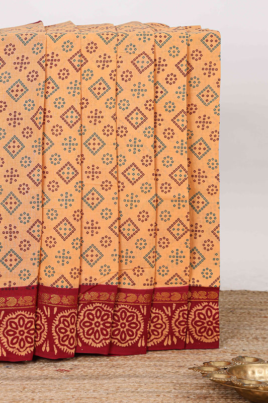 Sandal geometric pattern sungudi cotton saree with contrast border and pallu