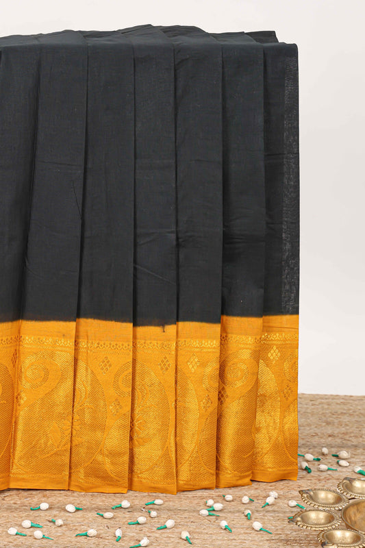 Black plain sungudi cotton saree with contrast zari border and striped pallu