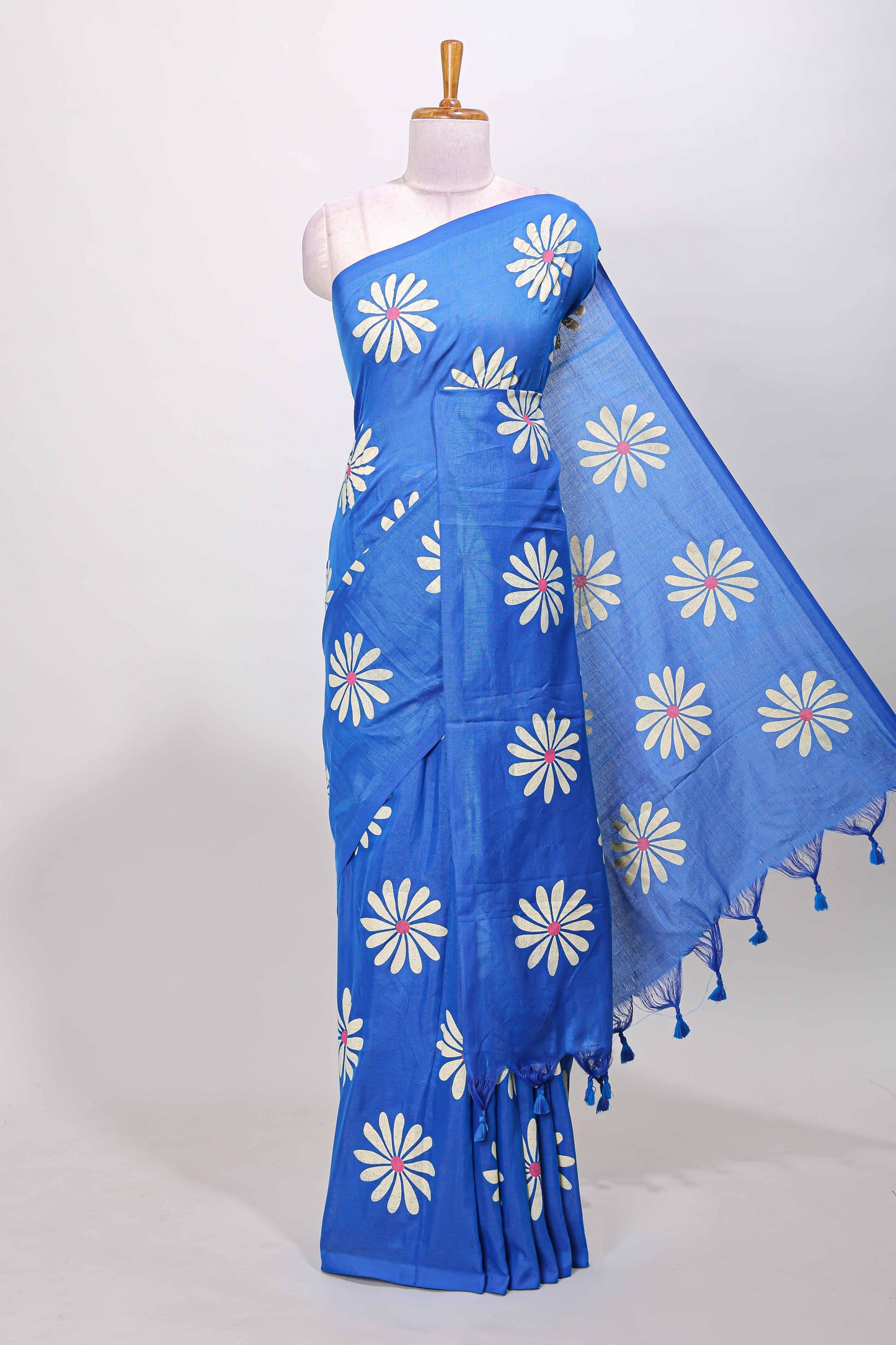 Borderless blue floral print south cotton saree with contrast printed blouse