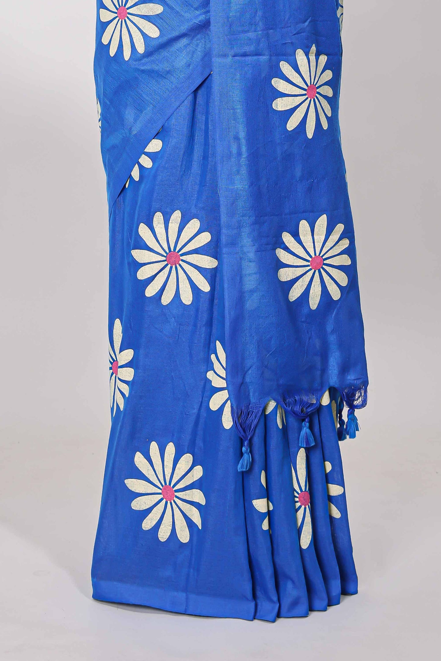 Borderless blue floral print south cotton saree with contrast printed blouse