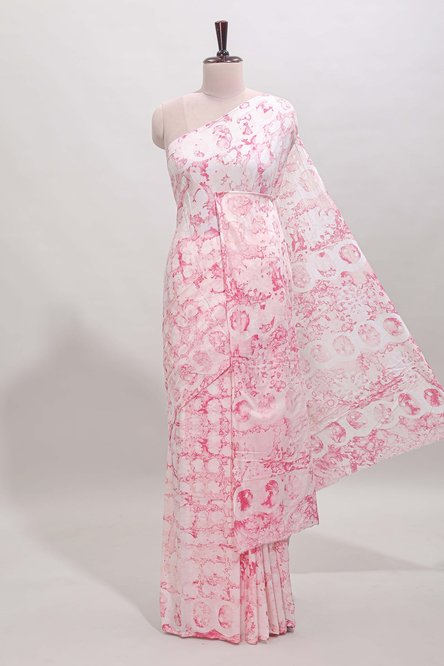 Borderless white shibori print mul mul cotton saree with matching blouse