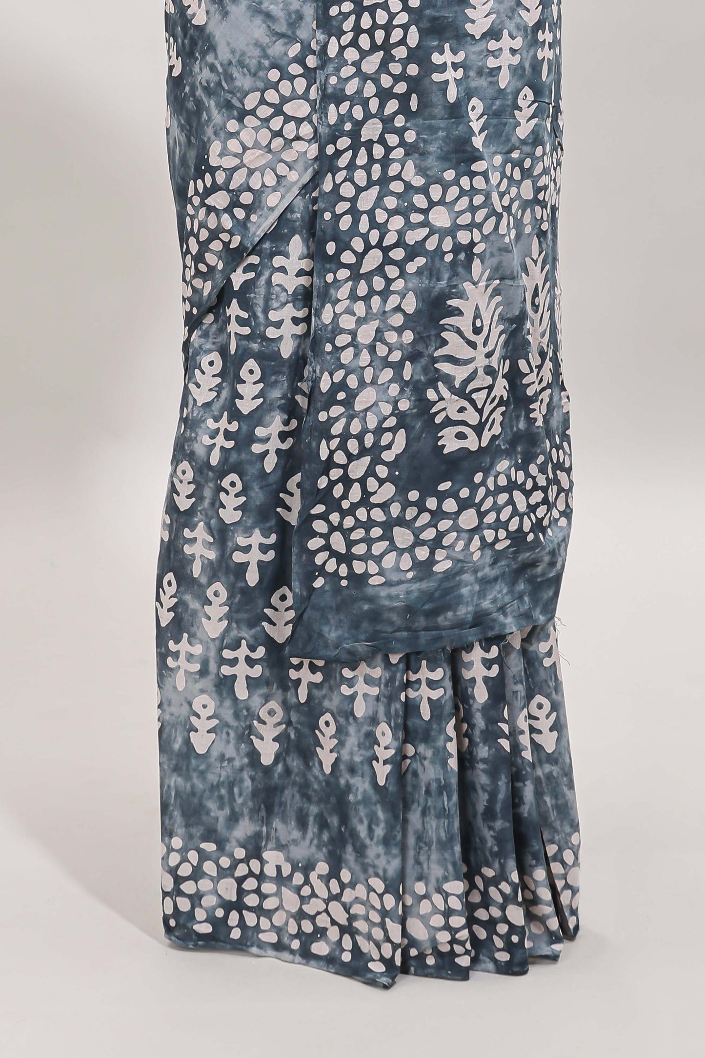 Borderless grey dabu print mul mul cotton saree with matching blouse