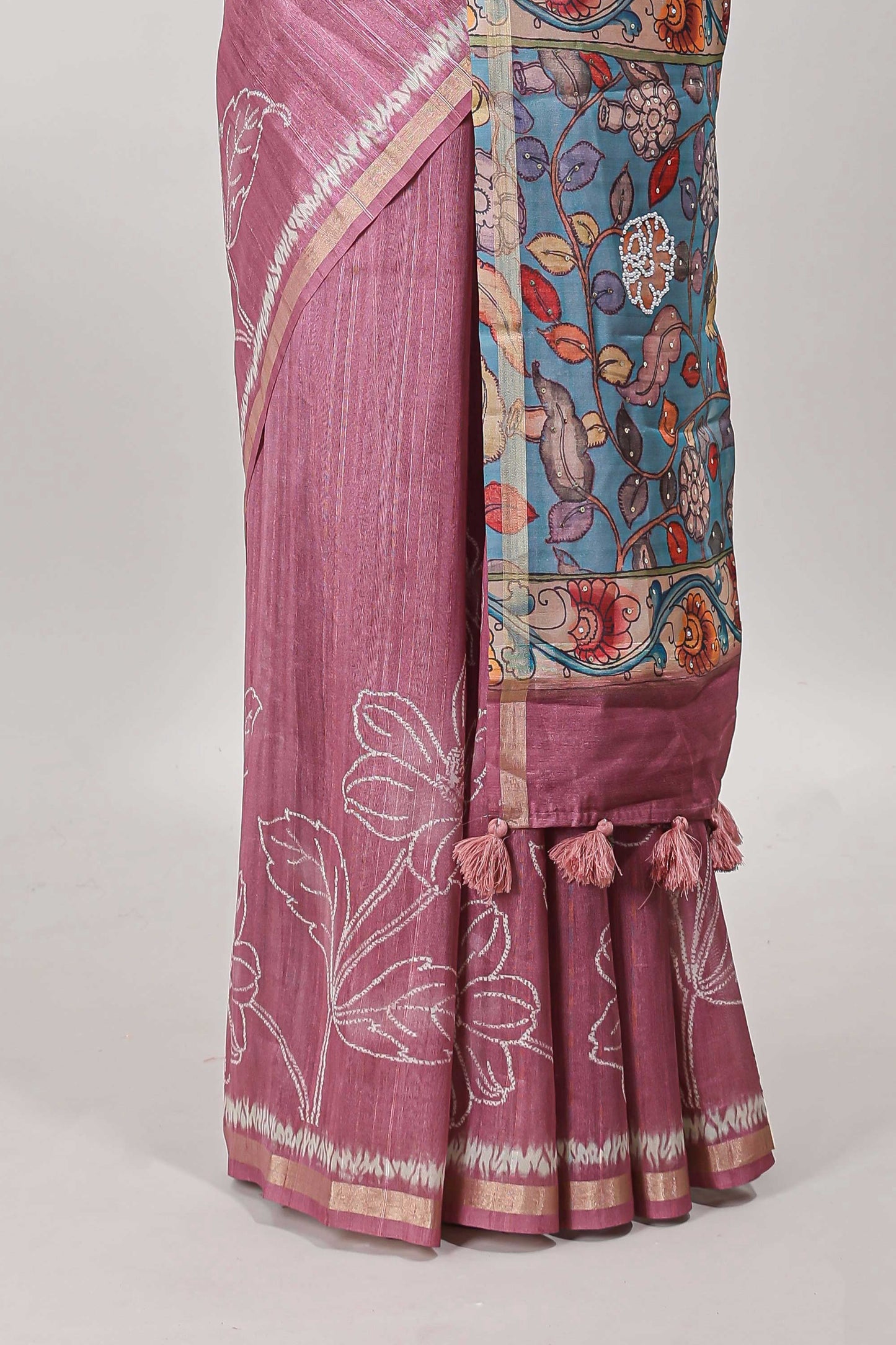Peach floral design art tussar saree with self zari border and contrast floral print pallu