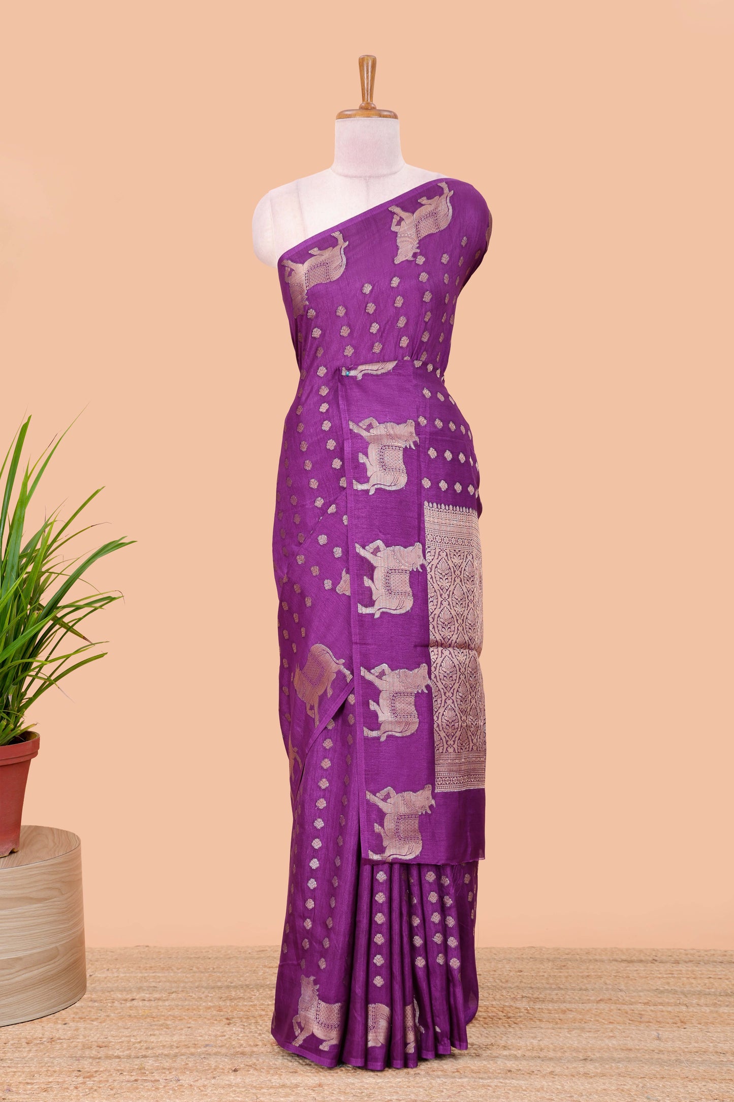Lavender viscose dola silk saree with zari butta weave, pichwai motif border and contrast blouse
