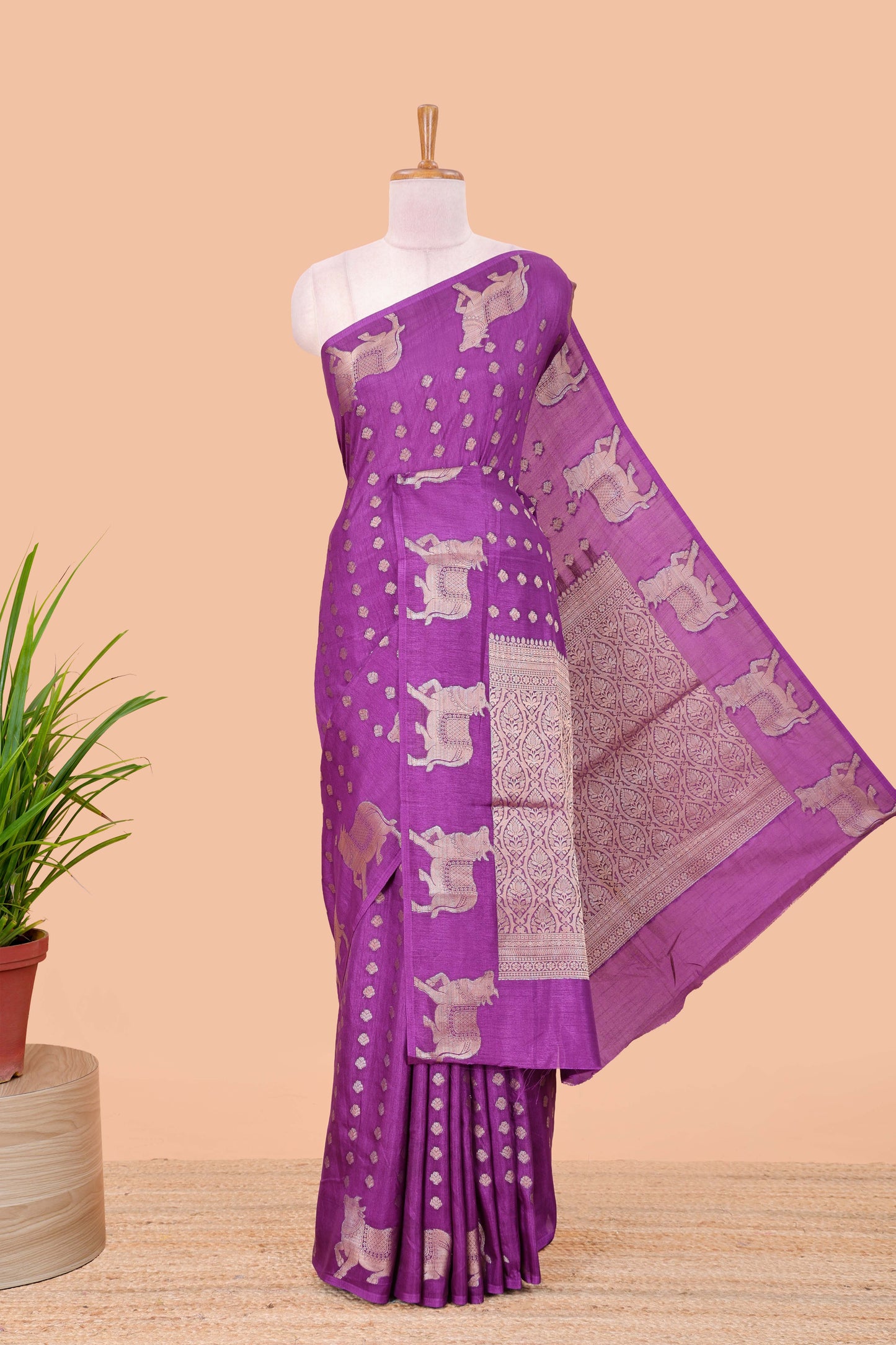 Lavender viscose dola silk saree with zari butta weave, pichwai motif border and contrast blouse