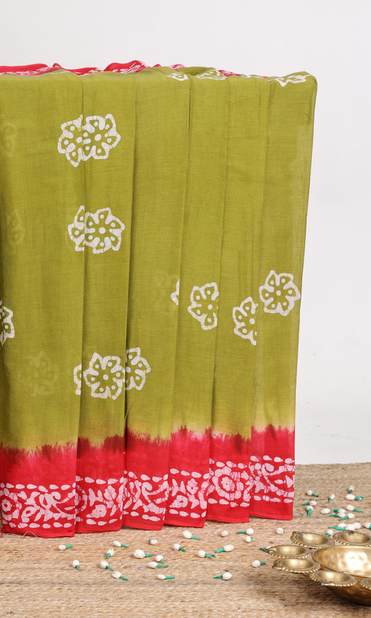 Green floral batik print sungudi cotton saree with contrast border and batik style pallu
