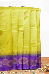 Green Kathi Silk Saree All Over Butta With Contrast Flower Motifs Pallu Along With Blouse