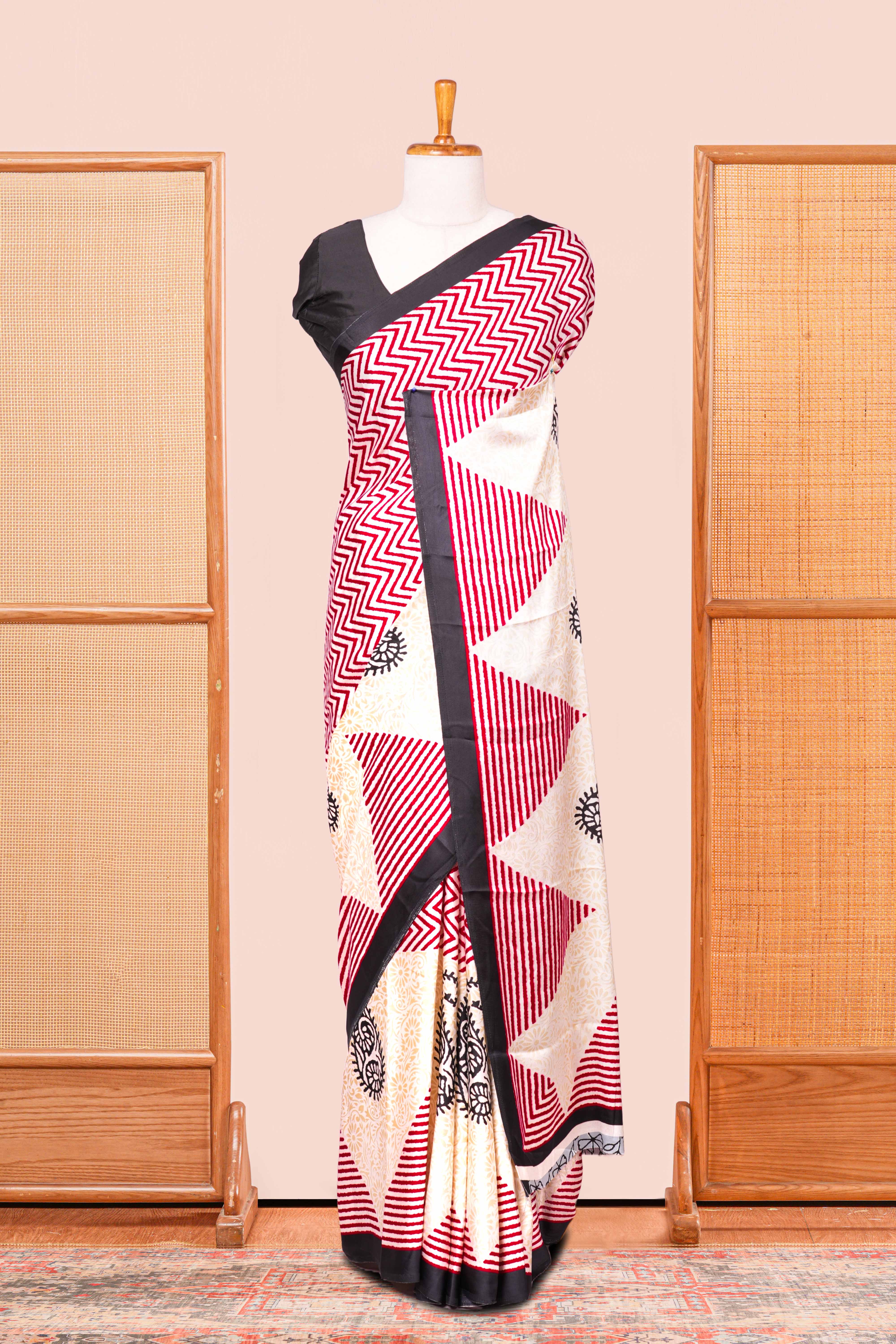 Read Modal Silk Saree Lightweight ,Flowy. Chevron Design , Contrast Border Along With Floral Printed Blouse