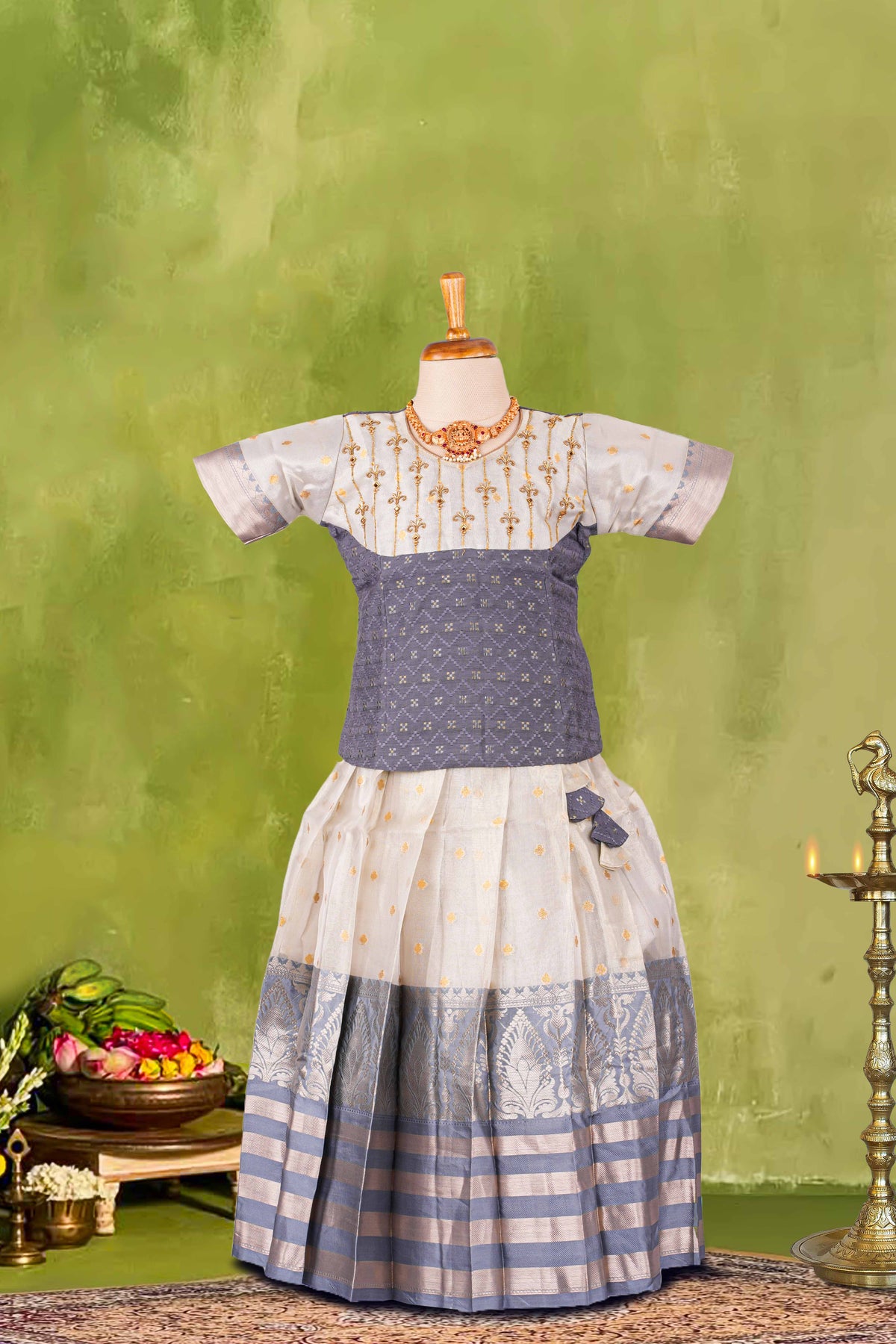 Pattu Pavadai