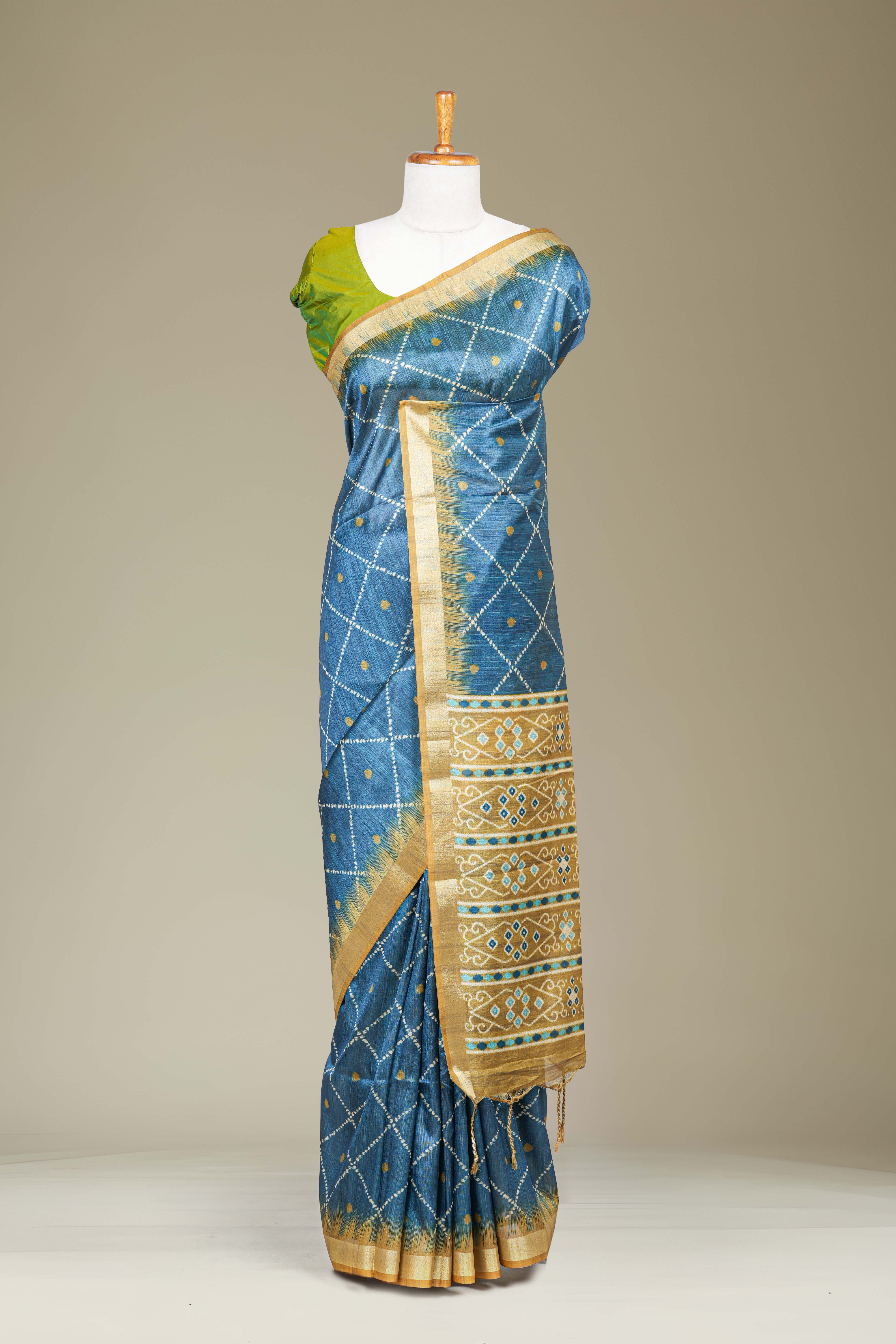 Art Tussar All Over Bandhani Print With Contrast Pallu Along With Blouse