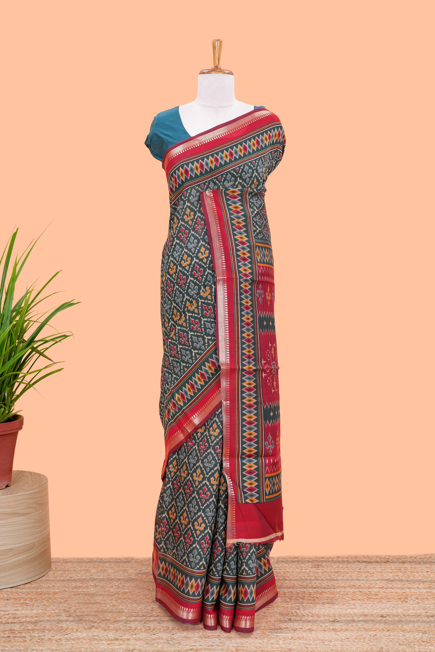 Green Semi Tussar Saree Ikkat Print Across The Body And Contrast Pallu