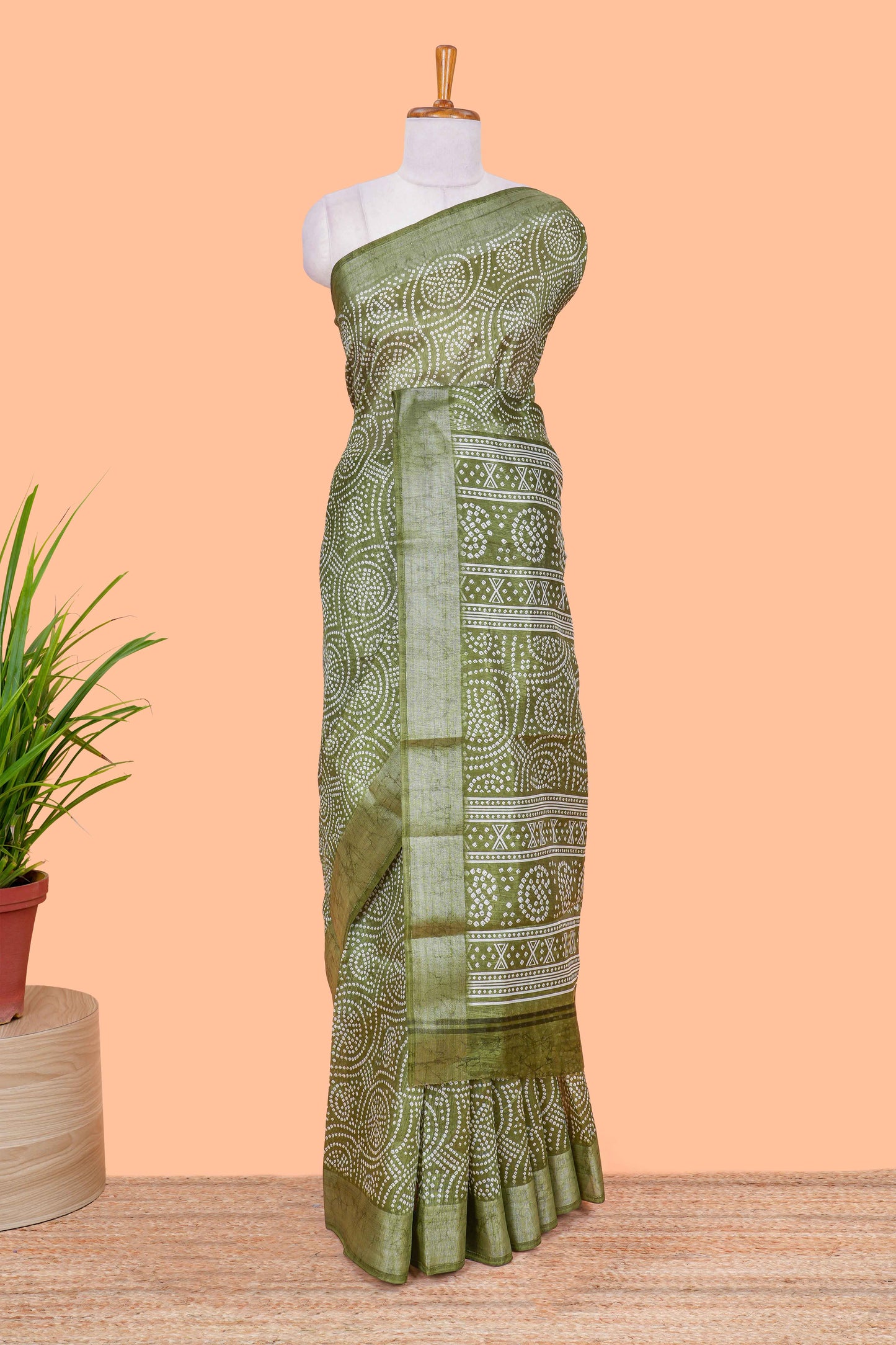 Green south cotton saree with bandhini print body & pallu and silver bawanchi border