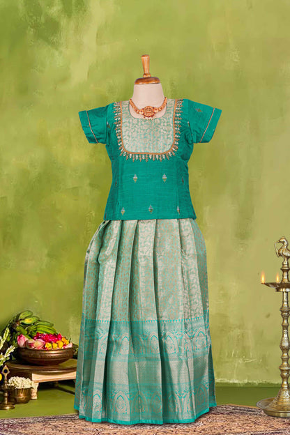 Pattu Pavadai