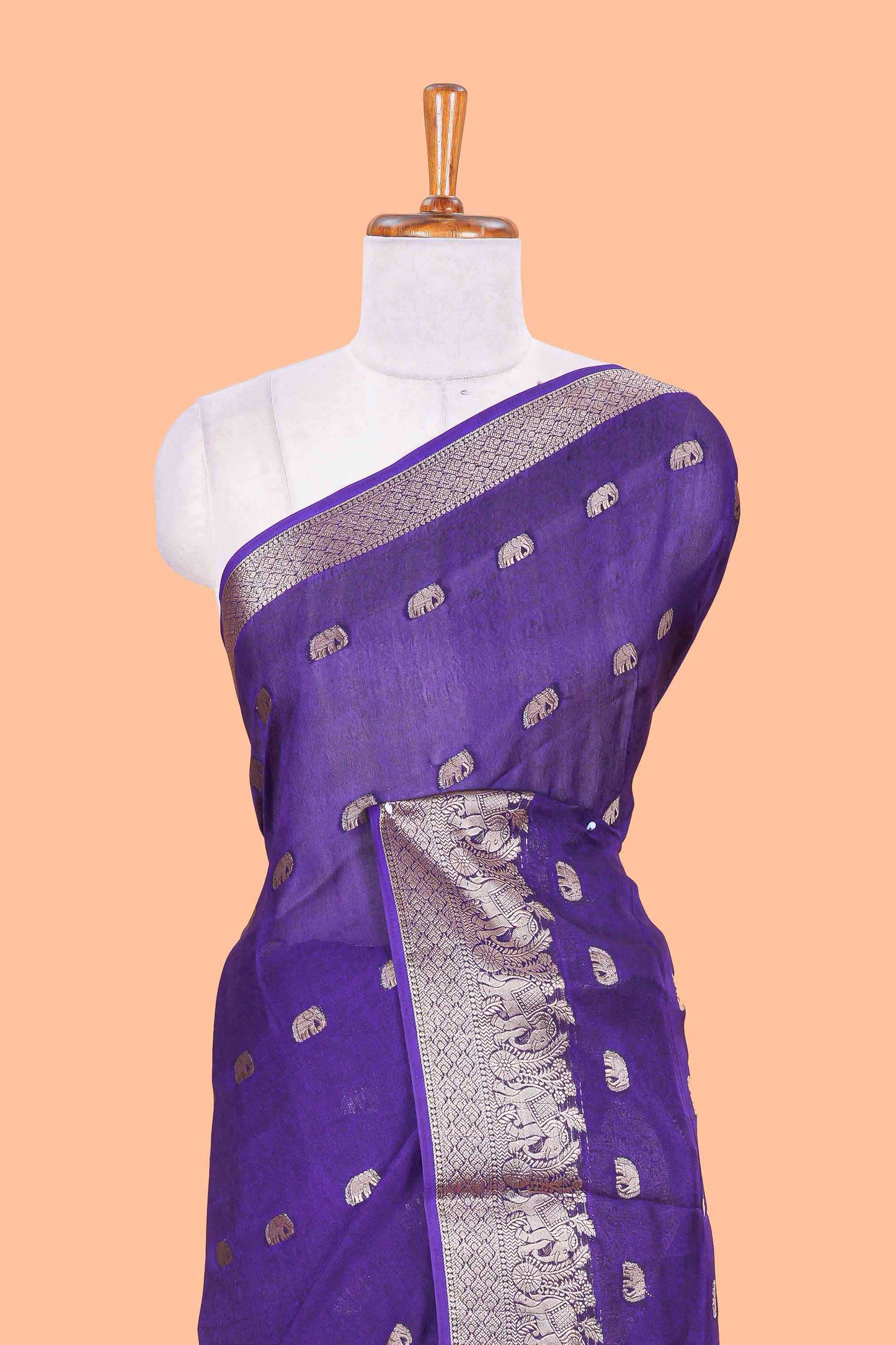 Violet marsh mallow saree with elephant butta and zari border, comes with contrast zari butta blouse