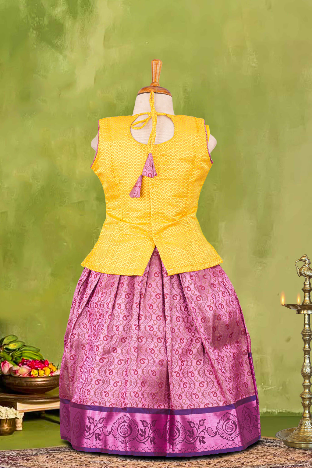 Pattu Pavadai