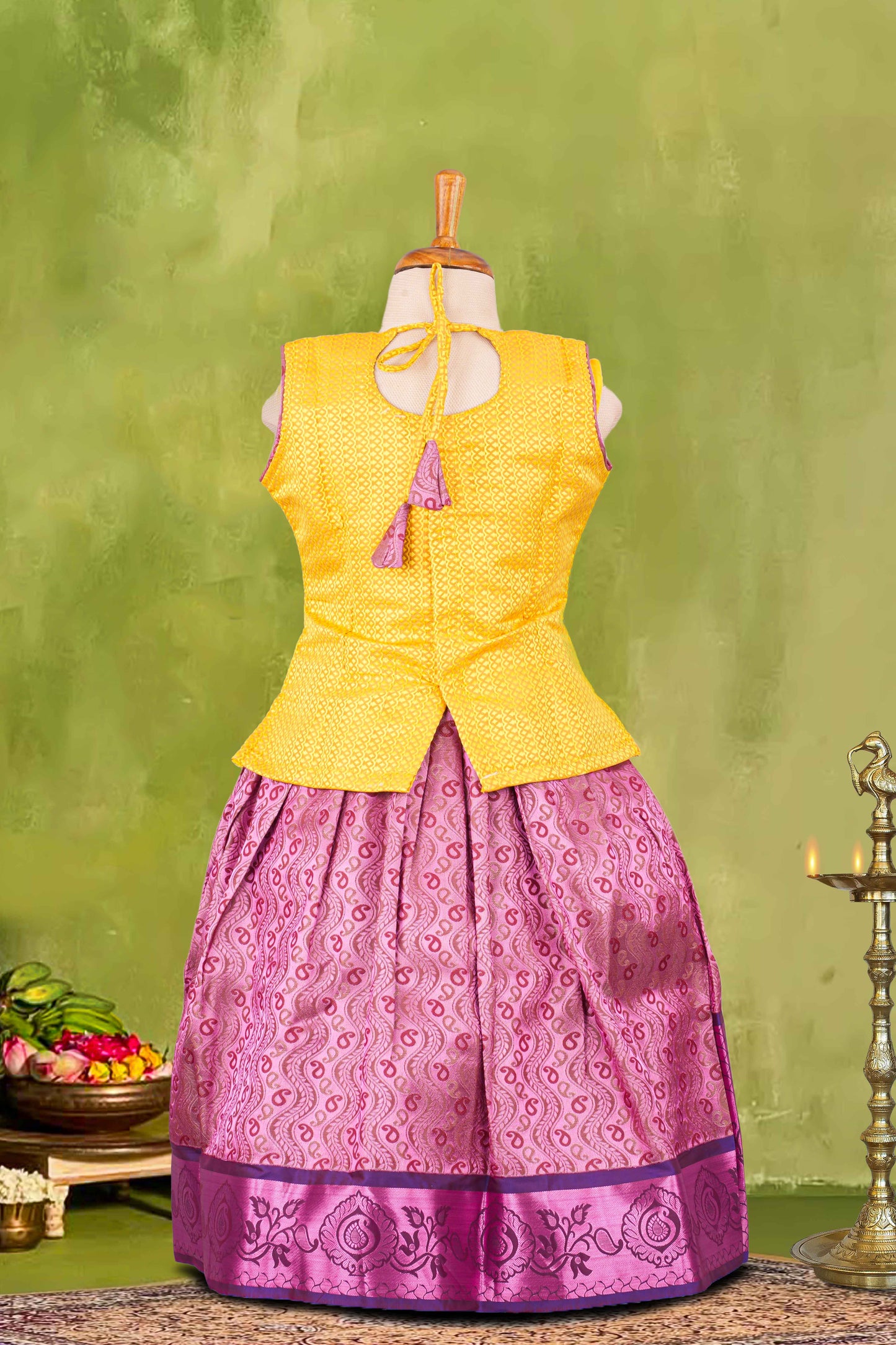 Pattu Pavadai