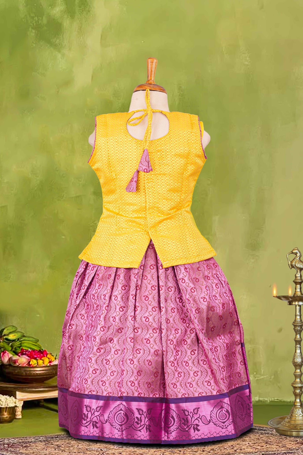 Pattu Pavadai
